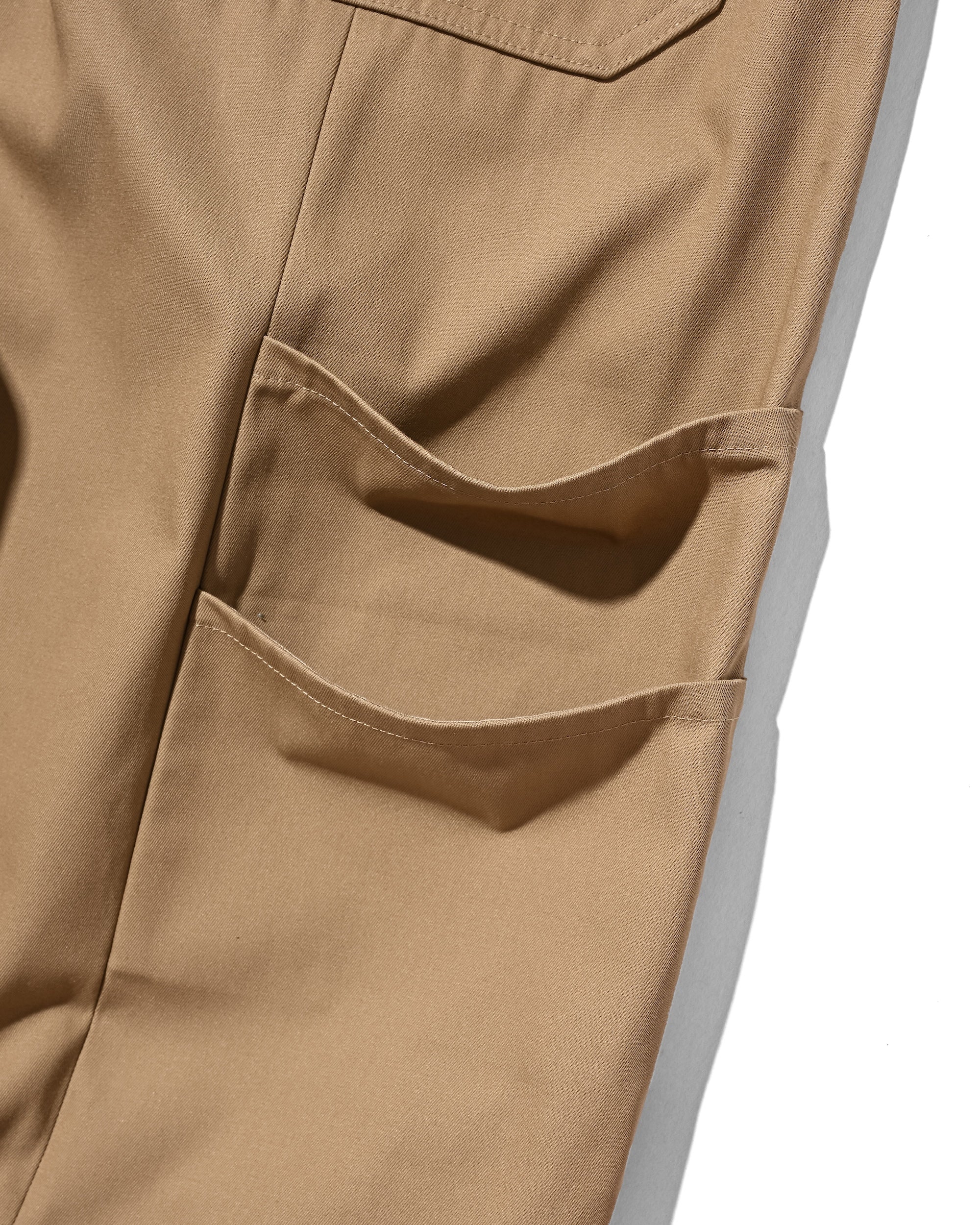 T/C GABARDINE CITY MASSIVE UTILITY CROPPED PANTS (BEIGE)