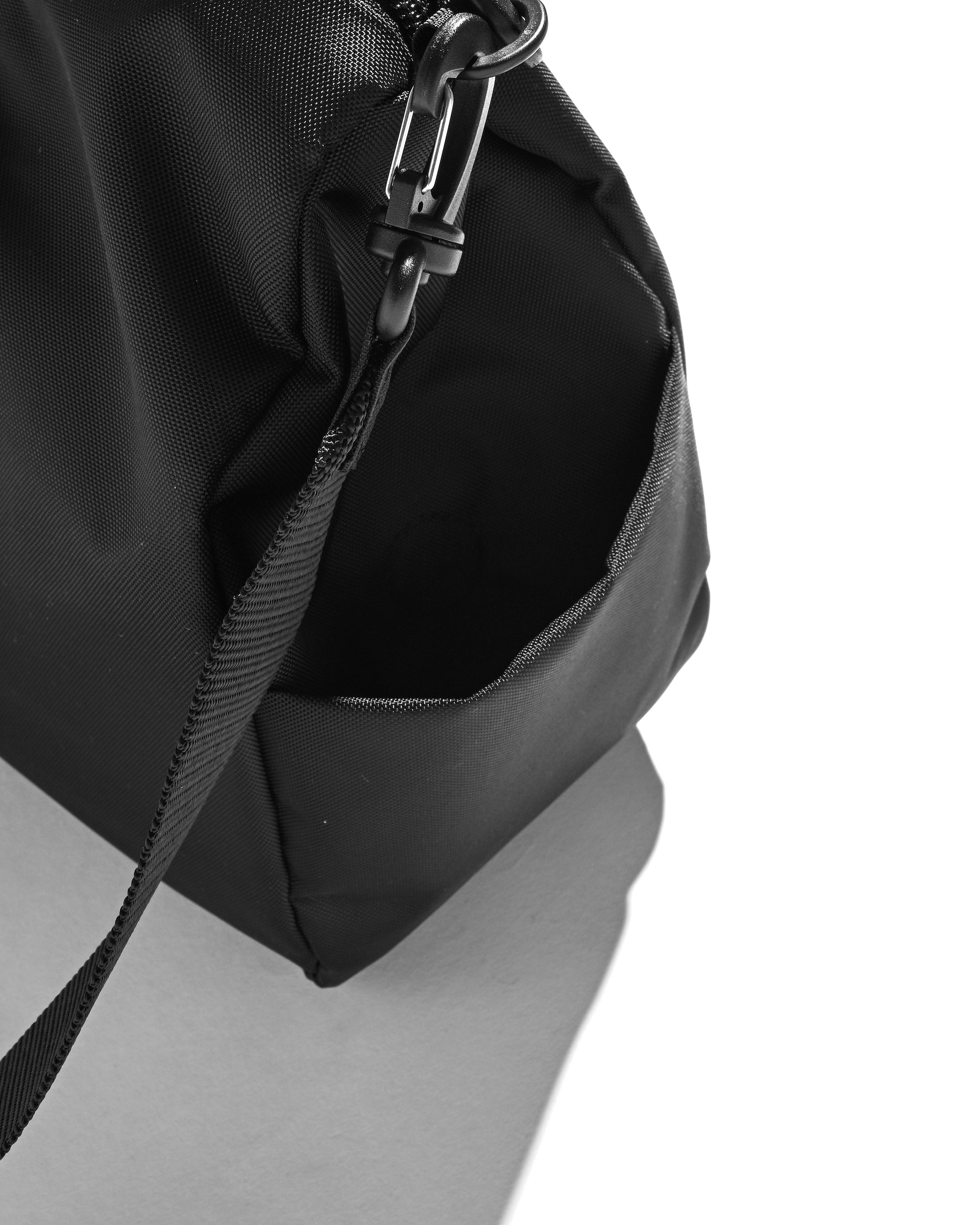 【2.18 WED 20:00- IN STOCK】DAYOFF BAG (BLACK)