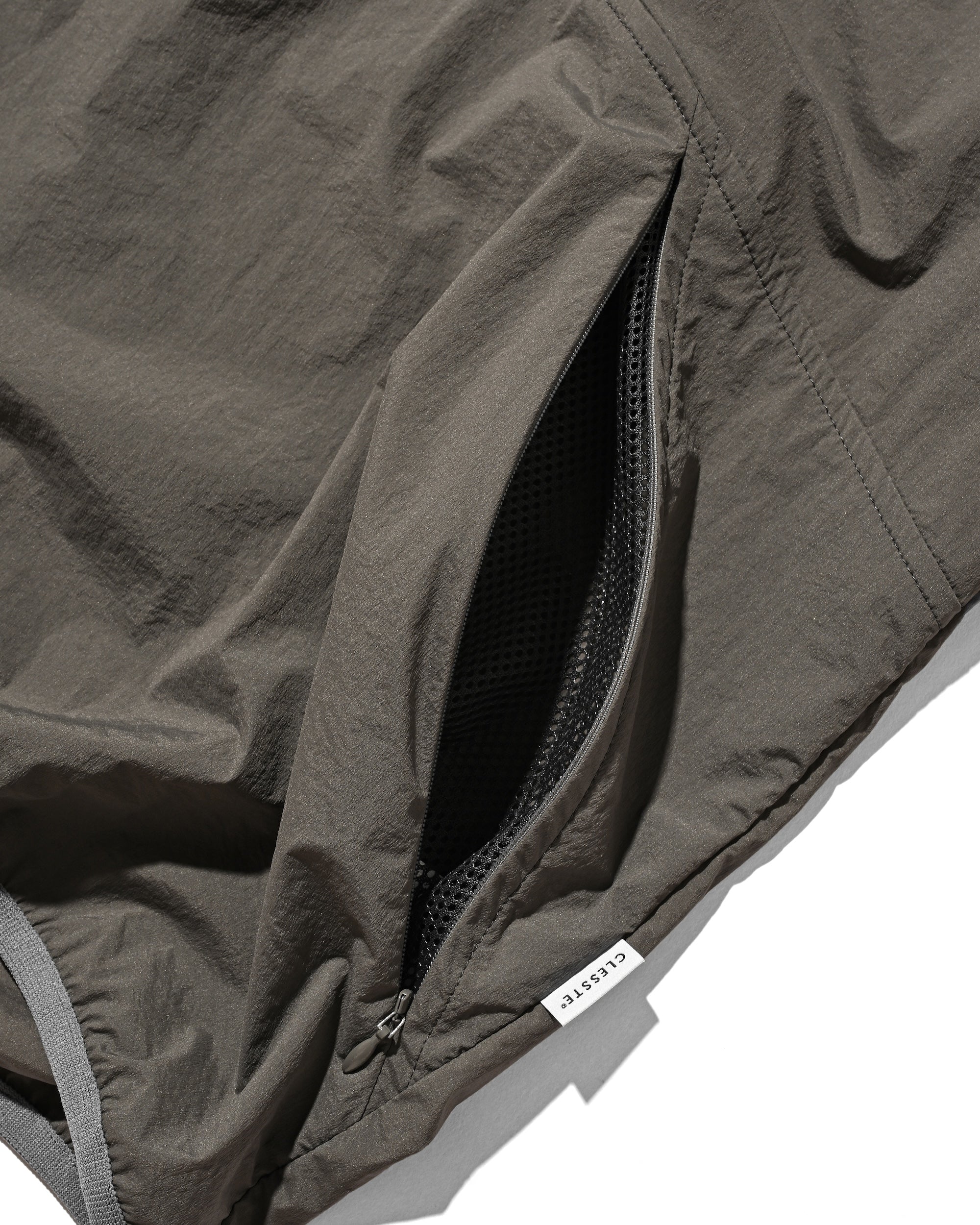 【6.20 SAT 20:00- IN STOCK】HALF ZIP TRAIL S/S SHIRT (CARBON GRAY)