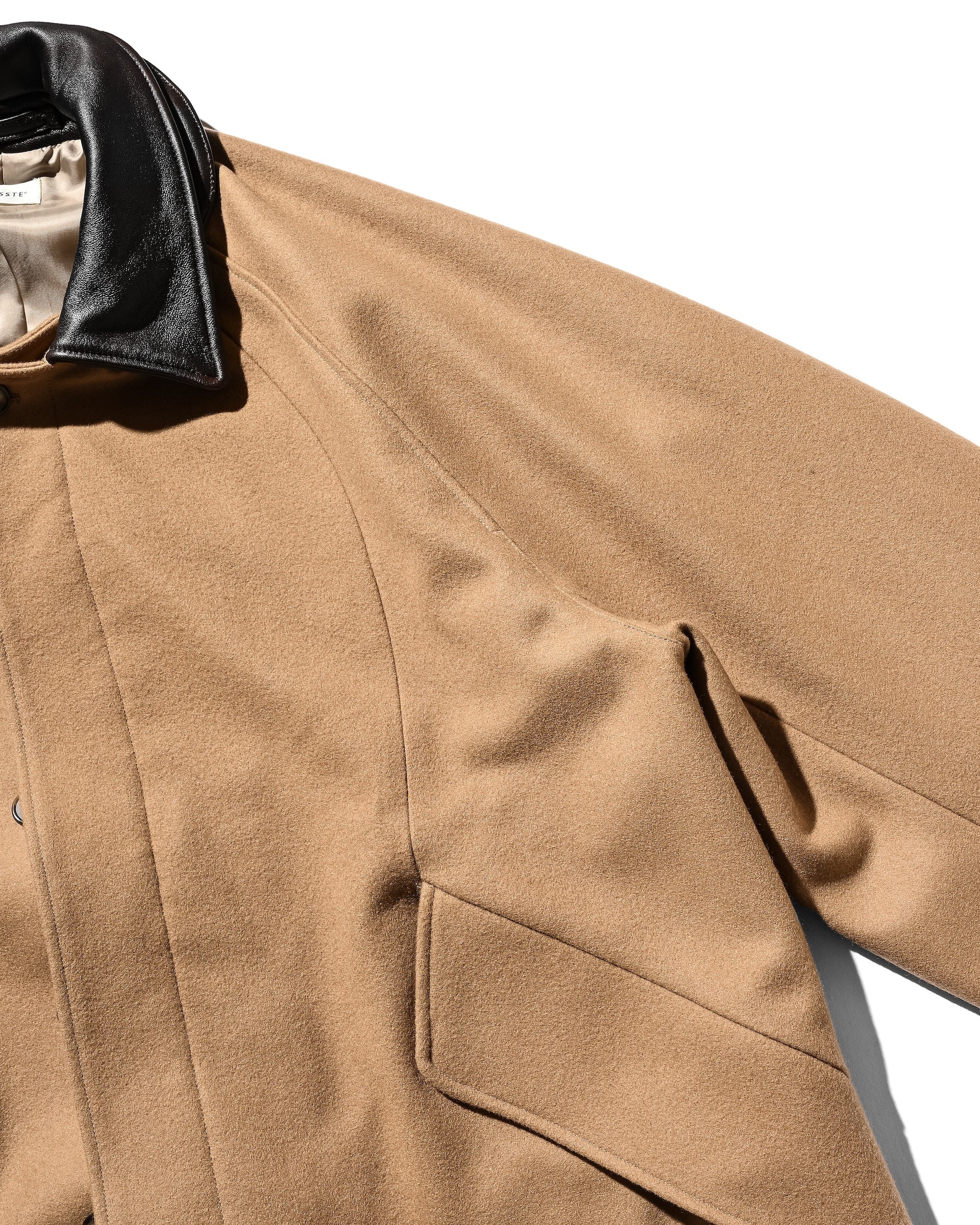 【12.10 WED 20:00- IN STOCK】LEATHER COLLAR WOOL MELTON BALMACAAN COAT (CAMEL)