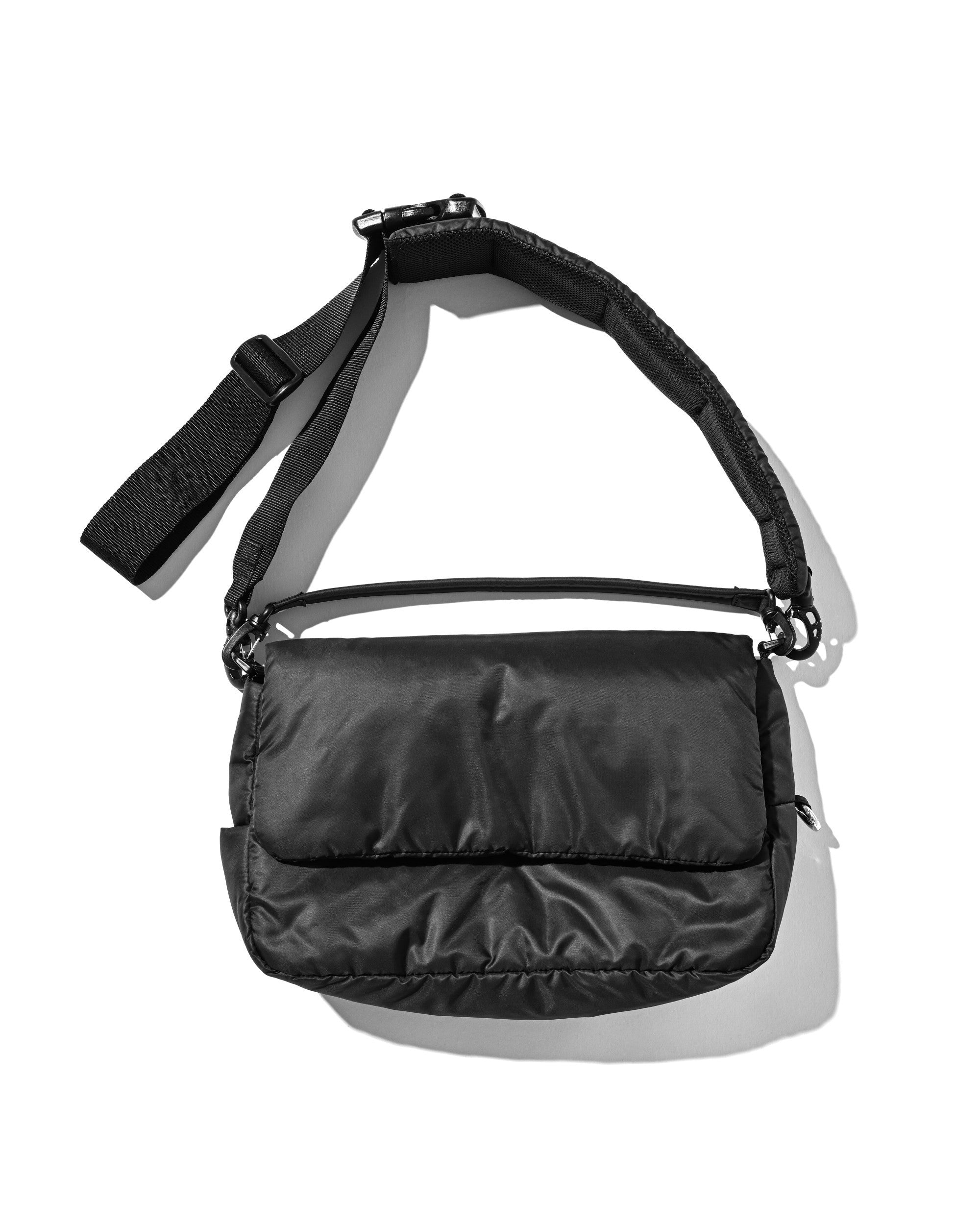 【6.24 WED 20:00- IN STOCK】PADDED FLAP HOLIDAY BAG(BLACK)