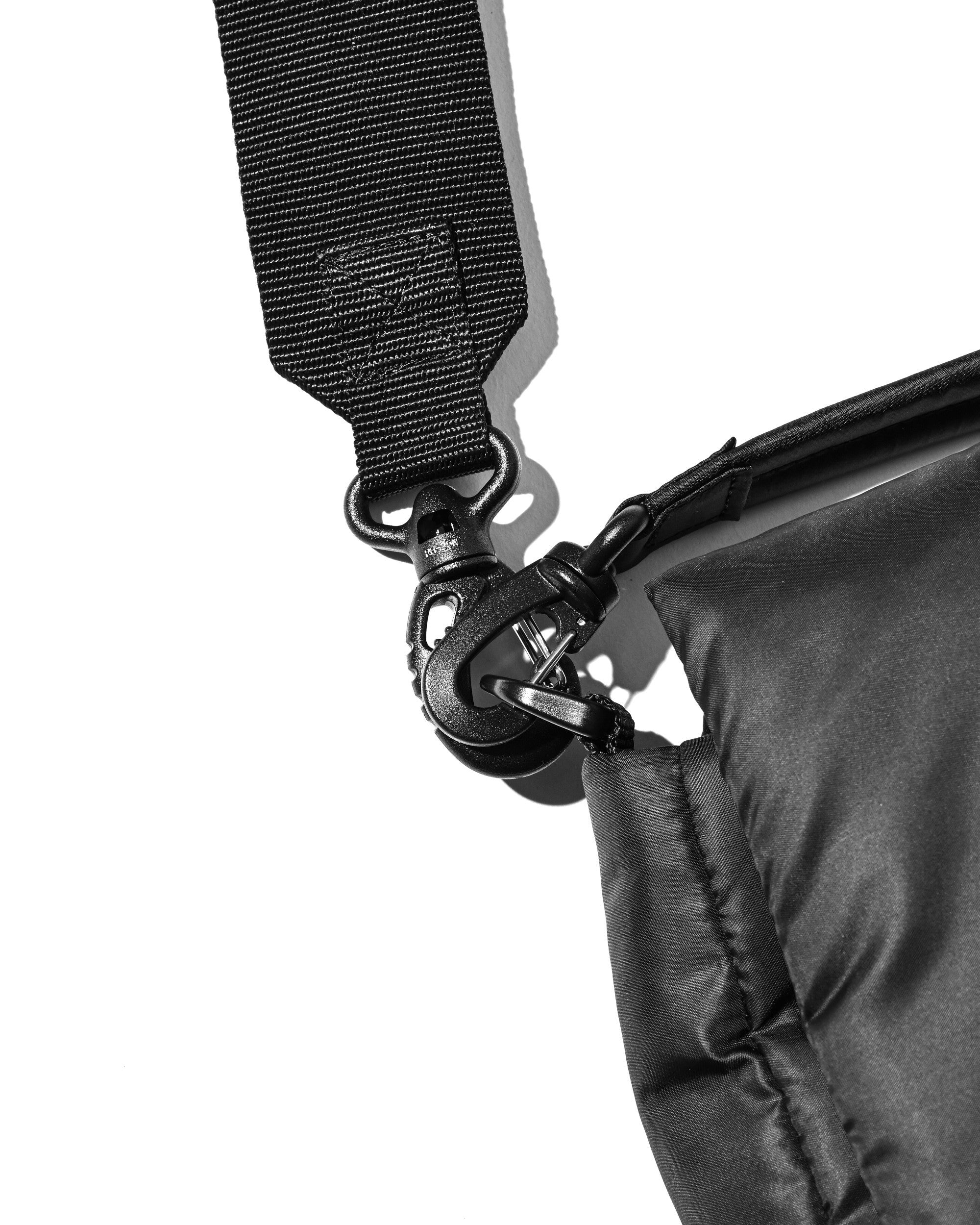 PADDED FLAP HOLIDAY BAG(BLACK)