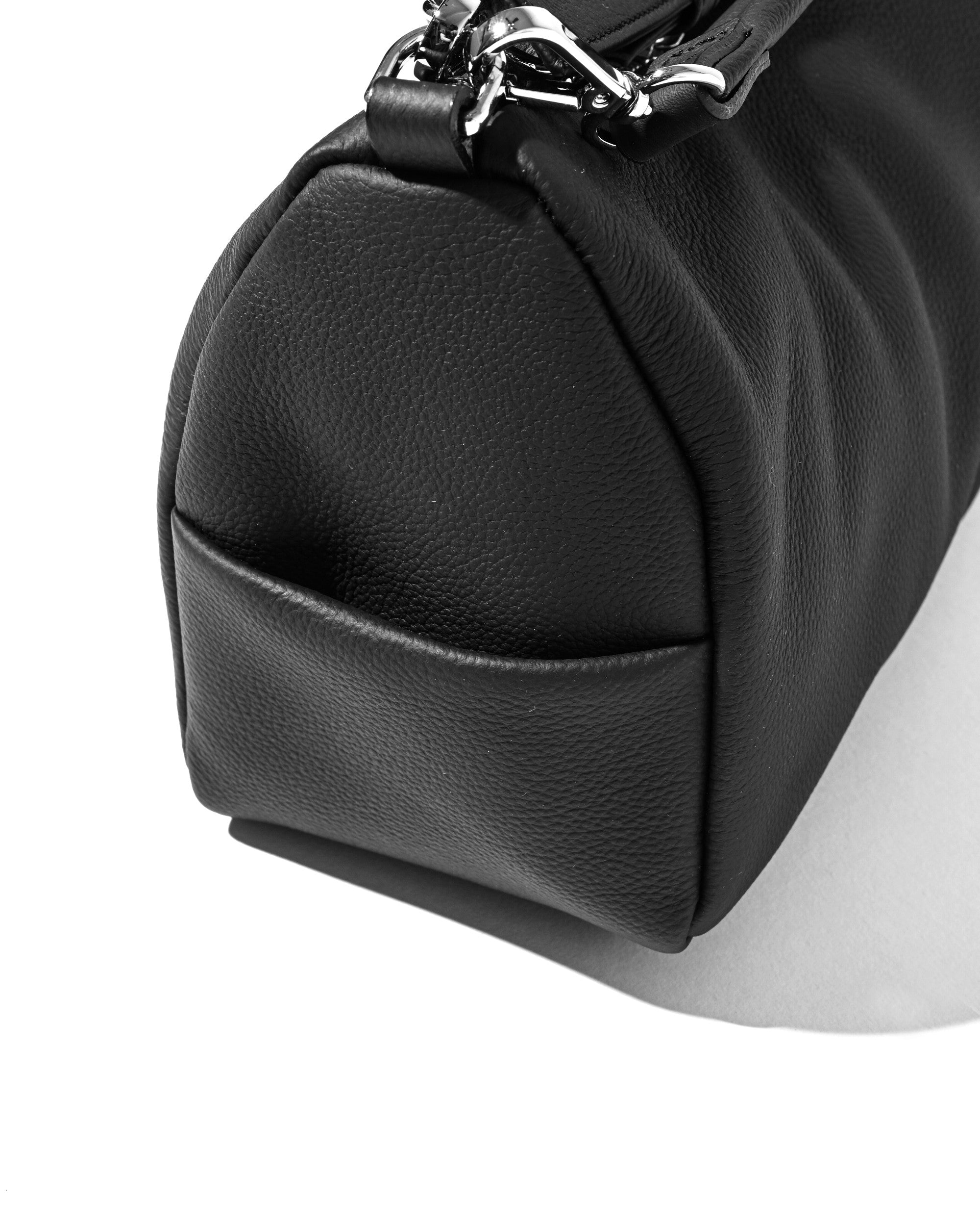 【8.15 SAT 20:00- IN STOCK】GRAIN LEATHER DAYOFF BAG MINI (BLACK)
