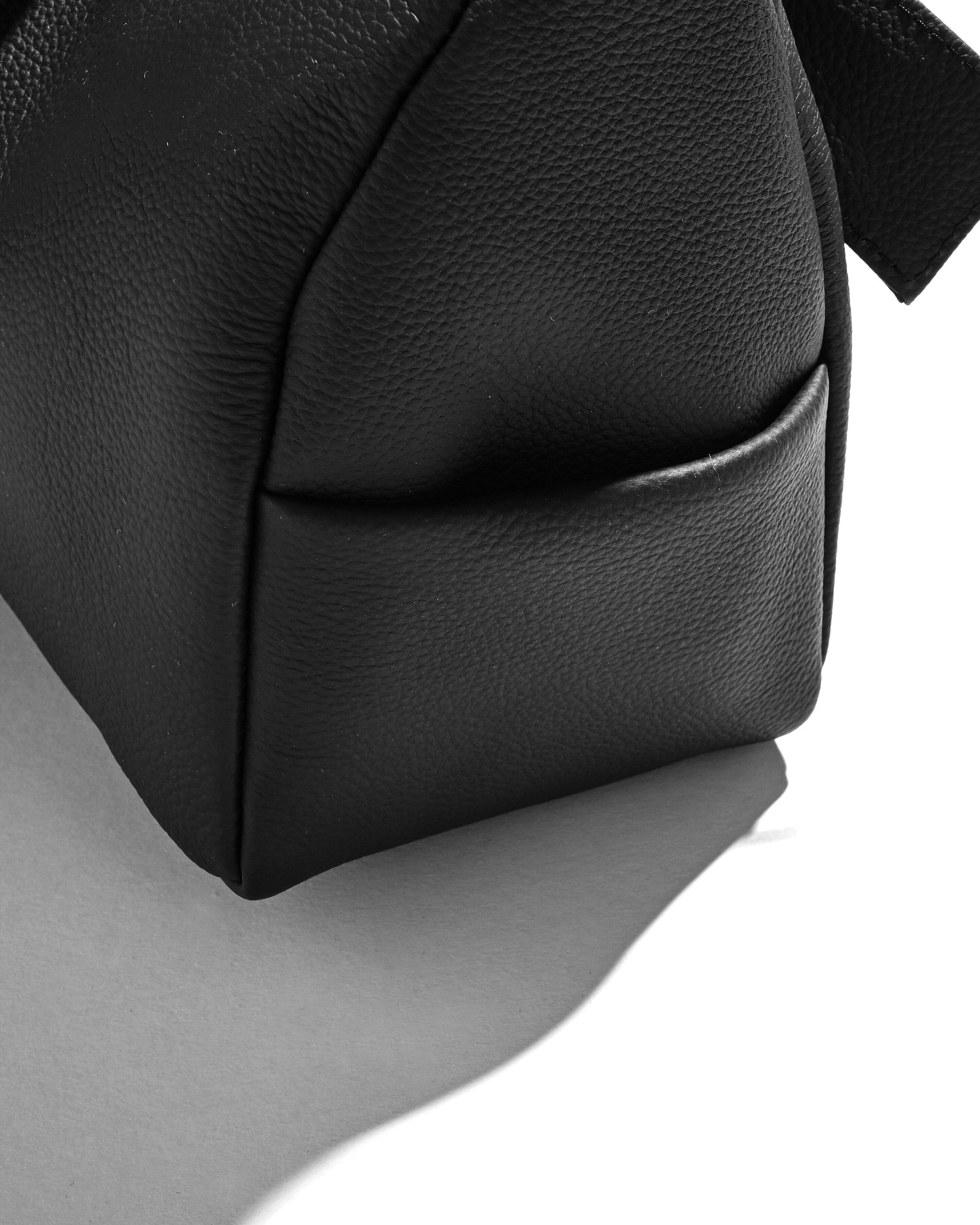 【8.15 SAT 20:00- IN STOCK】GRAIN LEATHER DAYOFF BAG MINI (BLACK)