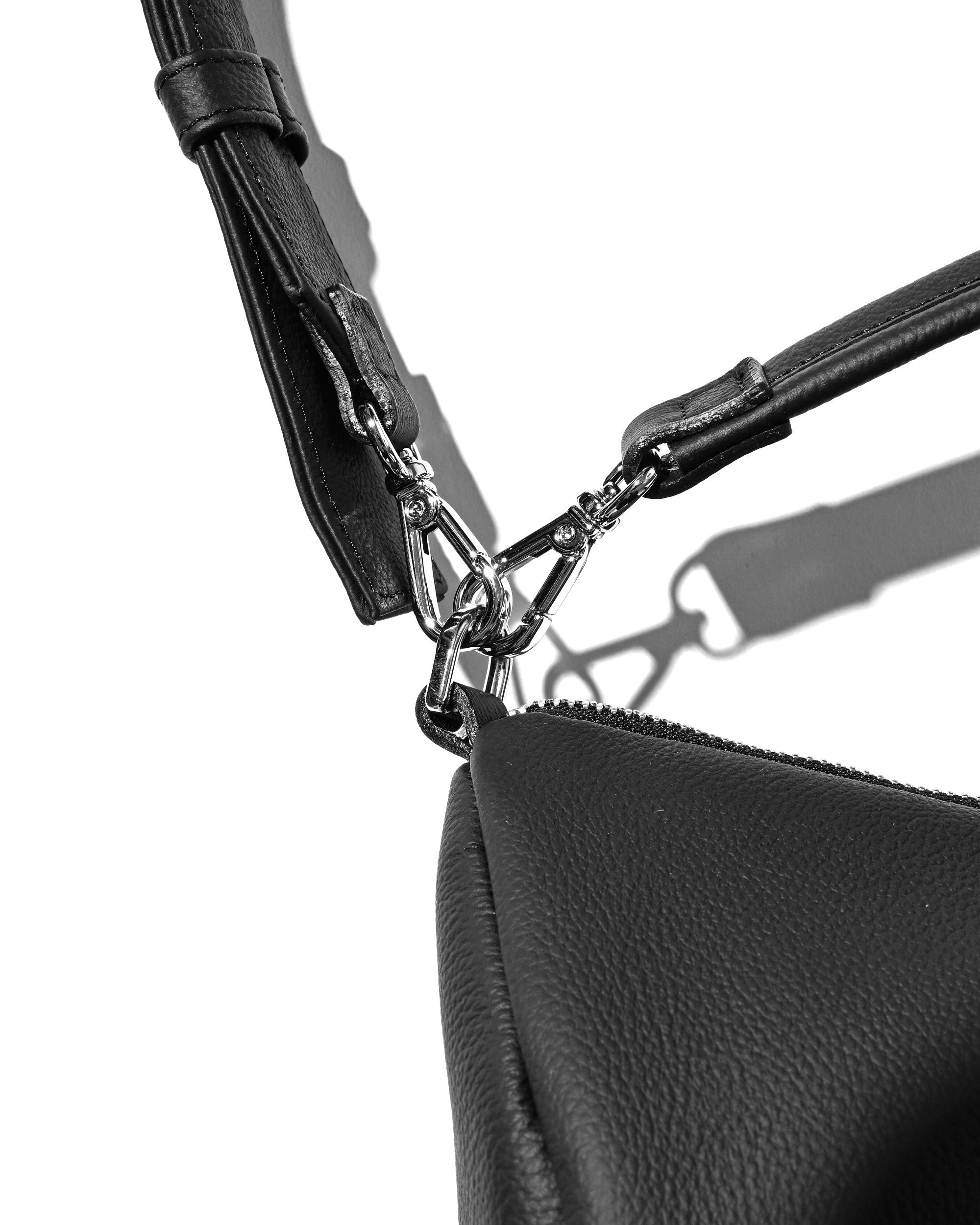 【8.15 SAT 20:00- IN STOCK】GRAIN LEATHER DAYOFF BAG (BLACK)