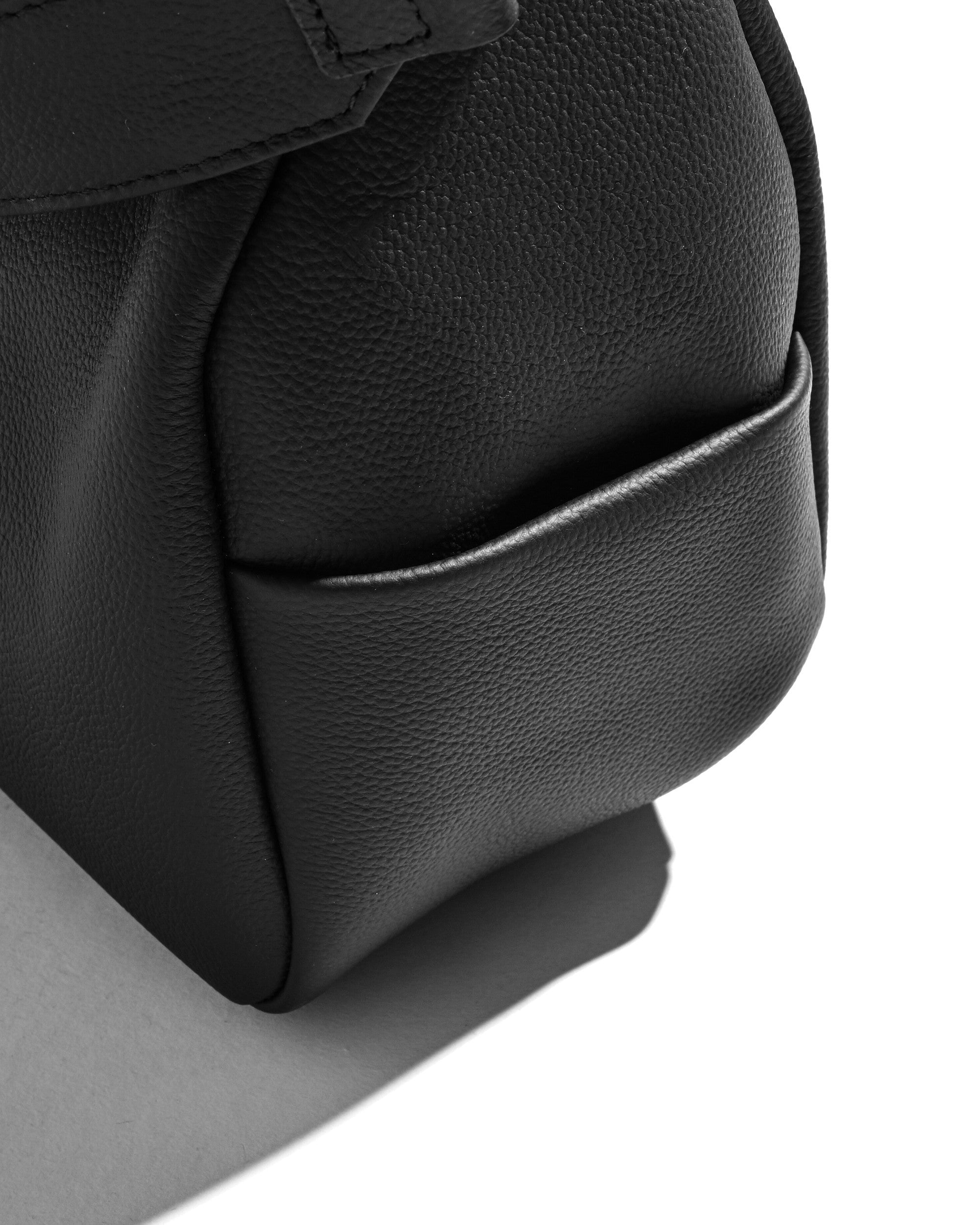 【8.15 SAT 20:00- IN STOCK】GRAIN LEATHER DAYOFF BAG (BLACK)
