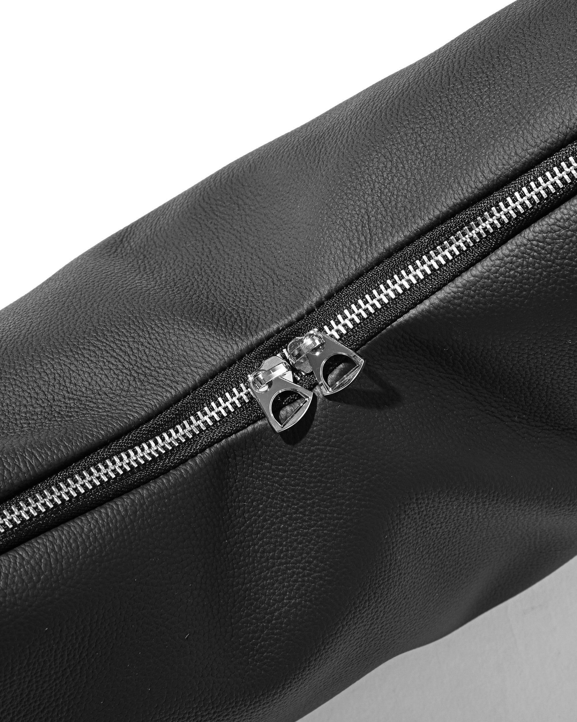 【8.15 SAT 20:00- IN STOCK】GRAIN LEATHER DAYOFF BAG (BLACK)