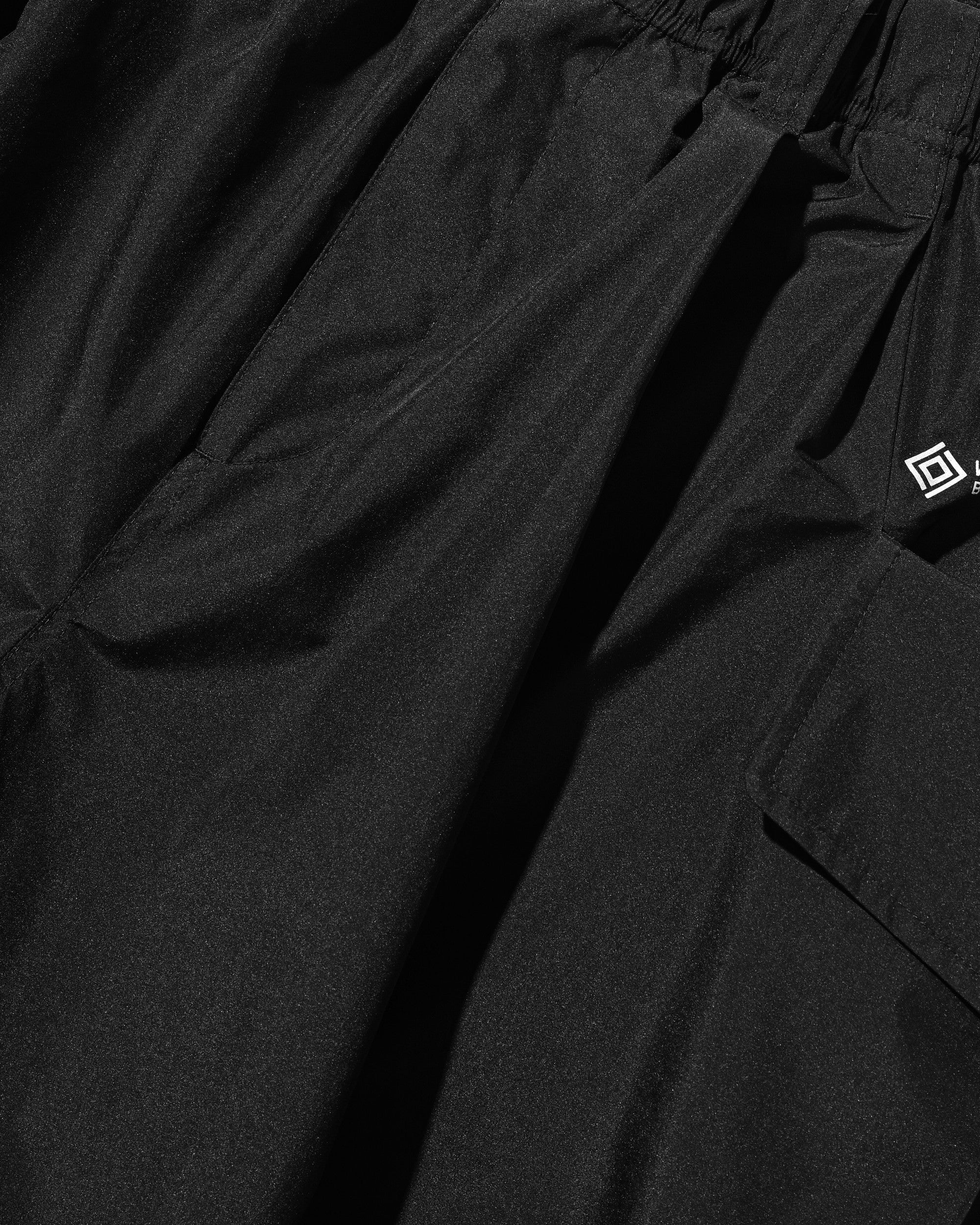 【8.12 WED 20:00- IN STOCK】+phenix WINDSTOPPER® by GORE-TEX LABS CITY FLAP WIDE BALLOON HALF PANTS (BLACK)