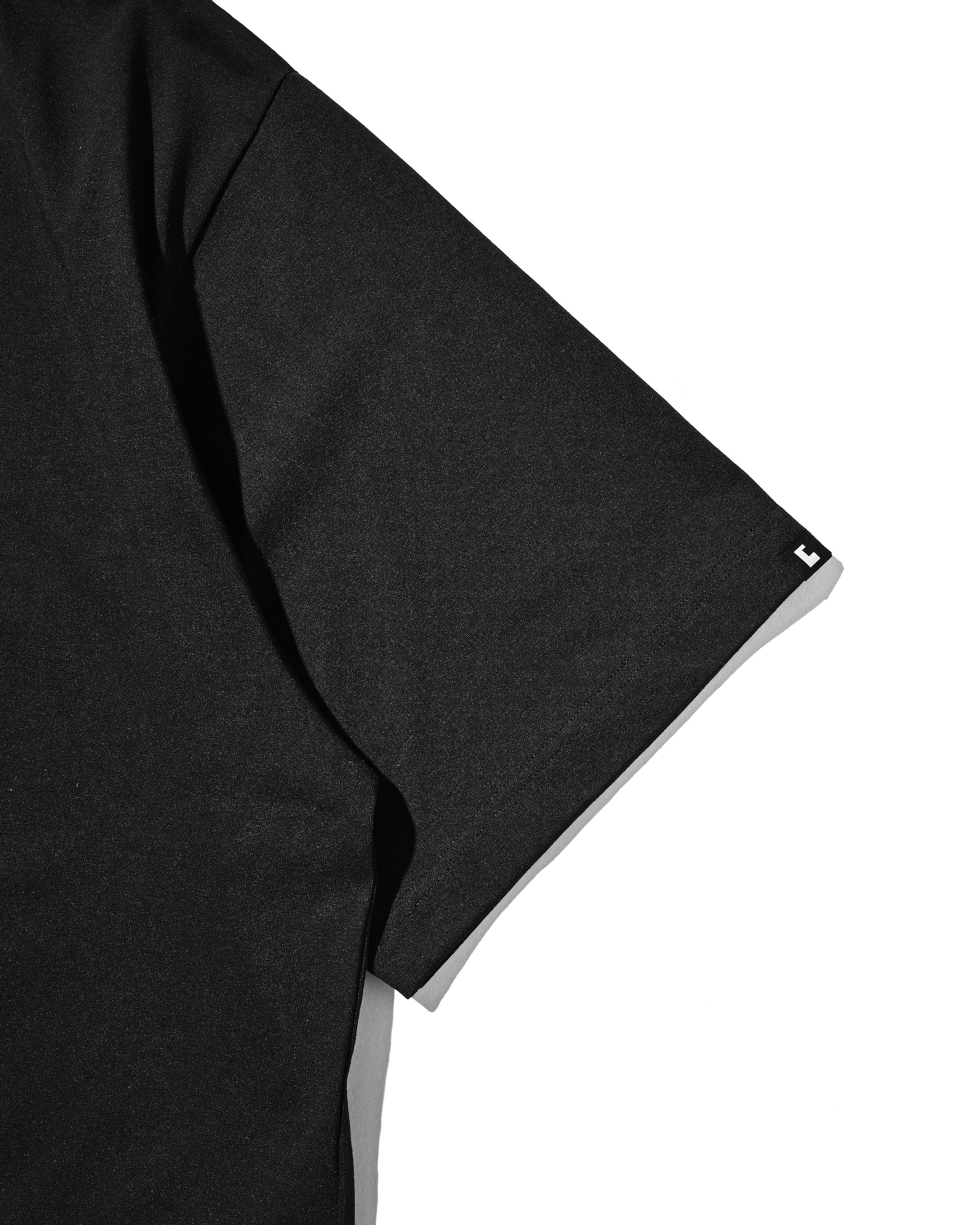 【8.26 WED 20:00- IN STOCK】“C” TECH HENLEY NECK S/S T-SHIRT WITH DRAWSTRINGS (BLACK)