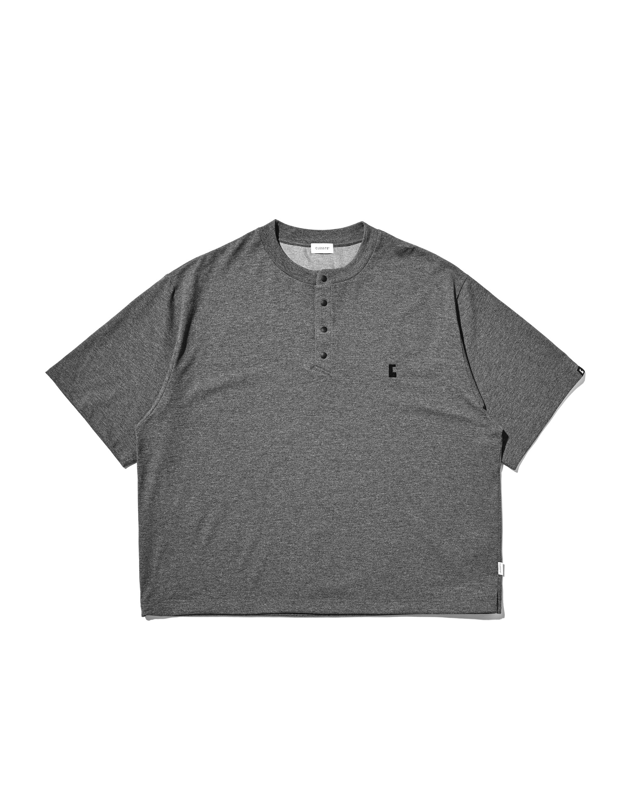 【8.26 WED 20:00- IN STOCK】“C” TECH HENLEY NECK S/S T-SHIRT WITH DRAWSTRINGS (CHARCOAL)