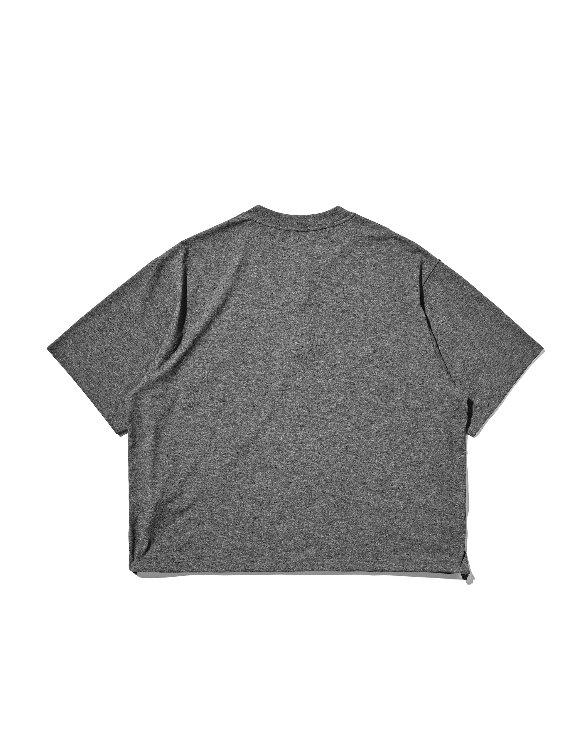 【8.26 WED 20:00- IN STOCK】“C” TECH HENLEY NECK S/S T-SHIRT WITH DRAWSTRINGS (CHARCOAL)