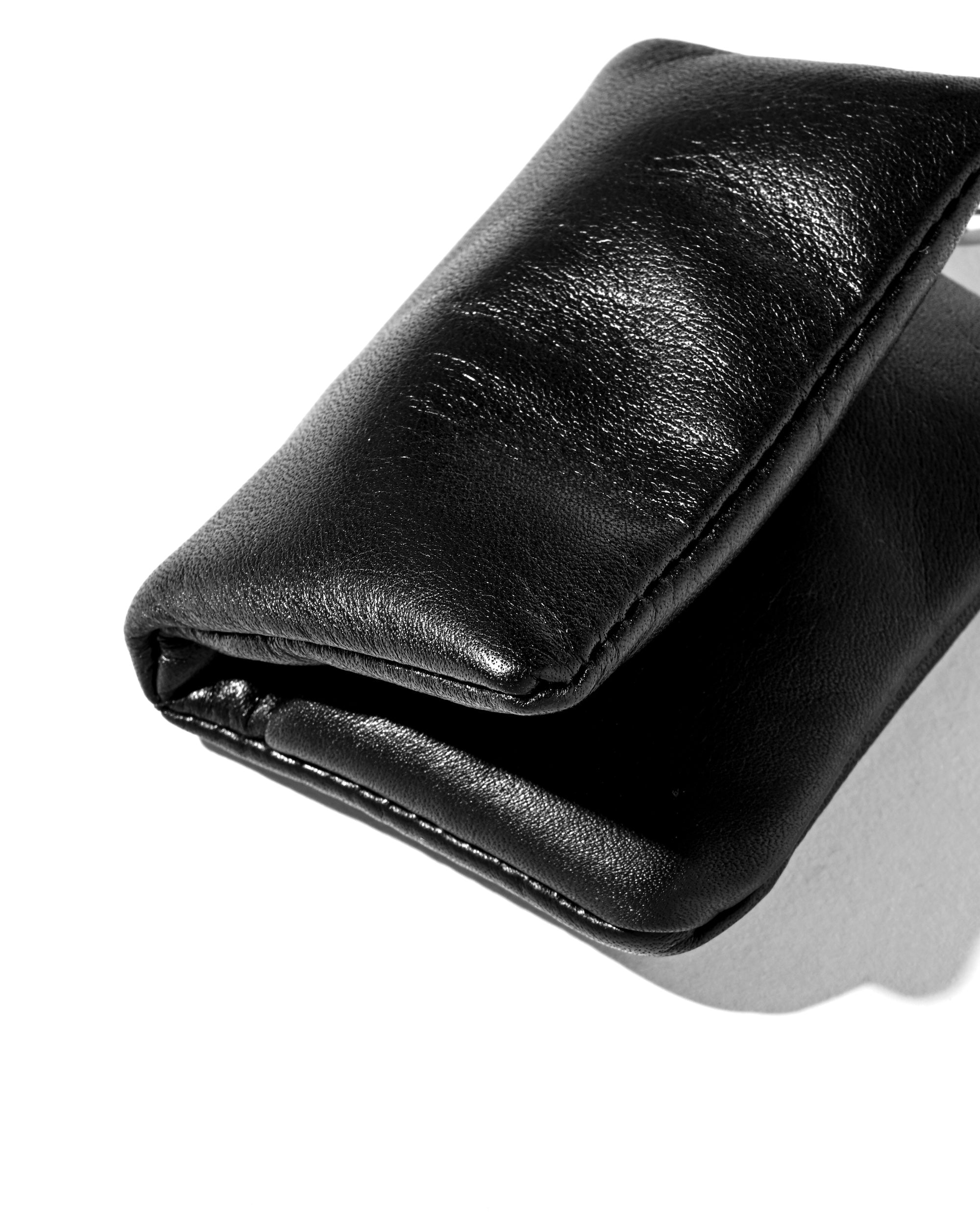 LEATHER PADDED AIRPODS CASE
