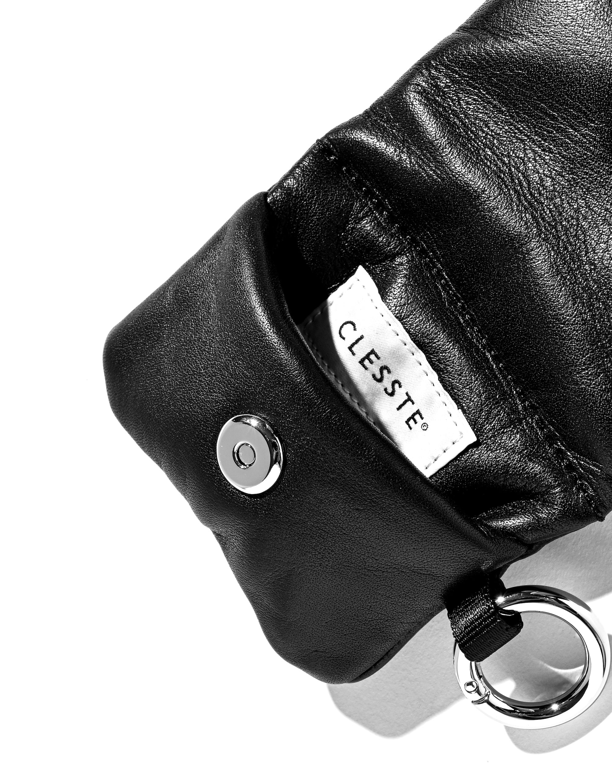 LEATHER PADDED AIRPODS CASE (BLACK)