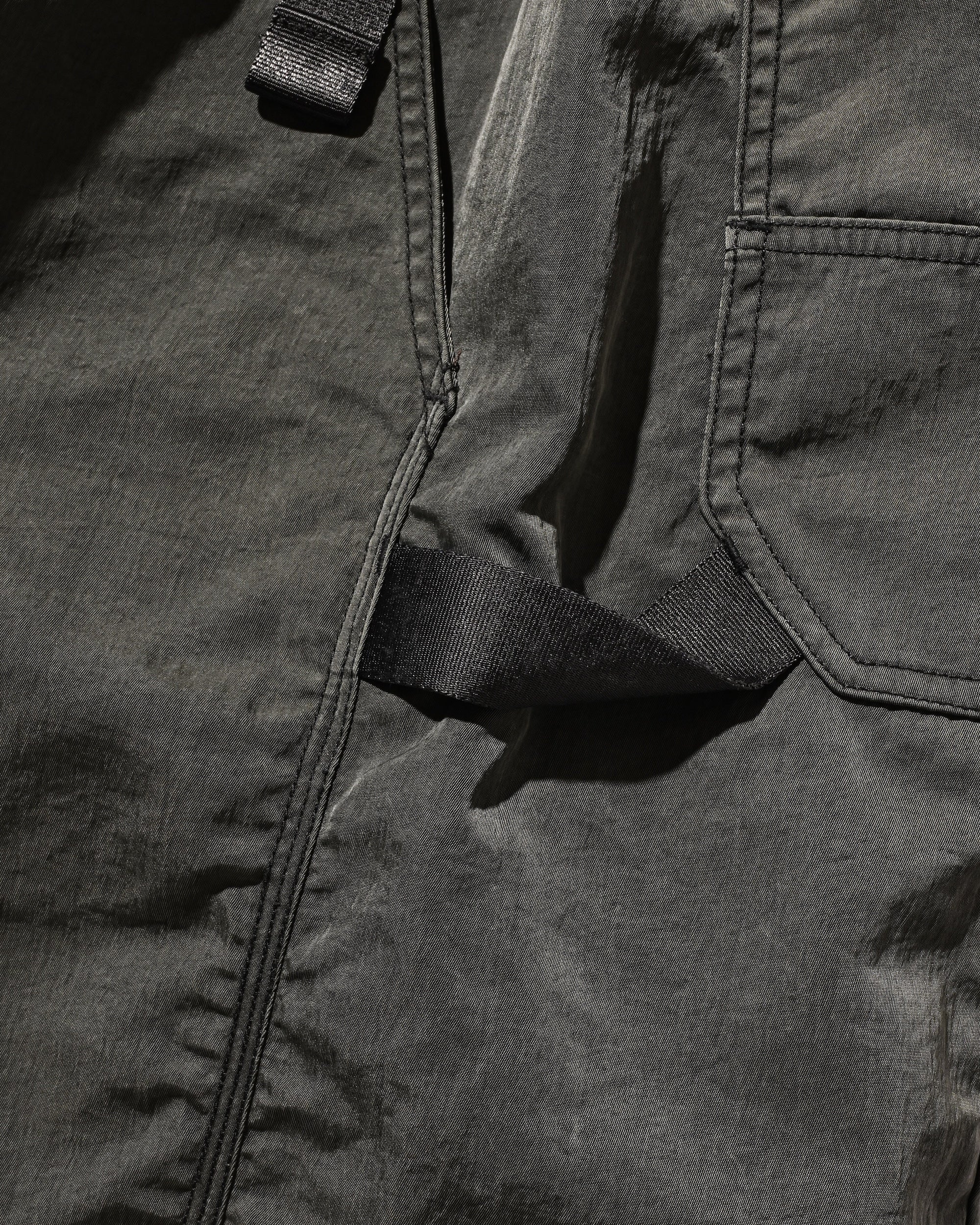 【2.7 SAT 20:00- IN STOCK】FADED FINISH NYLON CITY TWISTED WORKER PANTS (FADE BLACK)