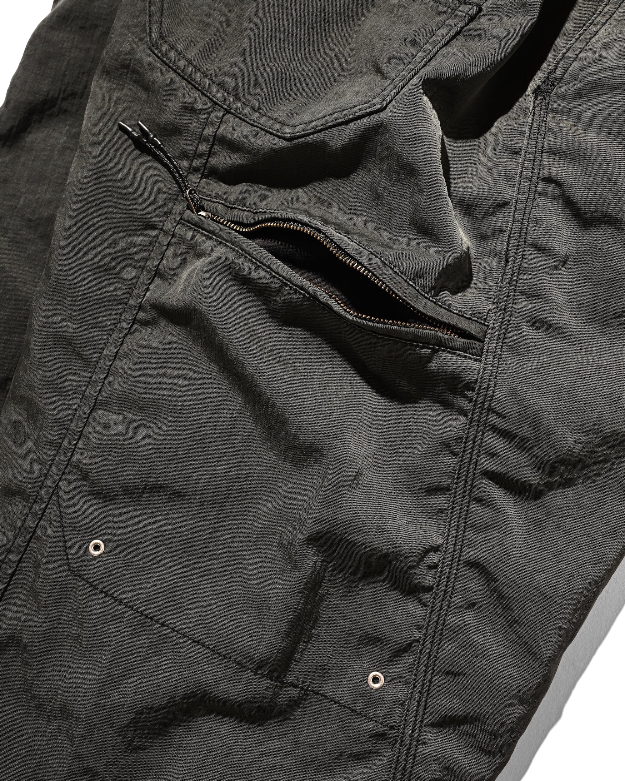 【2.7 SAT 20:00- IN STOCK】FADED FINISH NYLON CITY TWISTED WORKER PANTS (FADE BLACK)