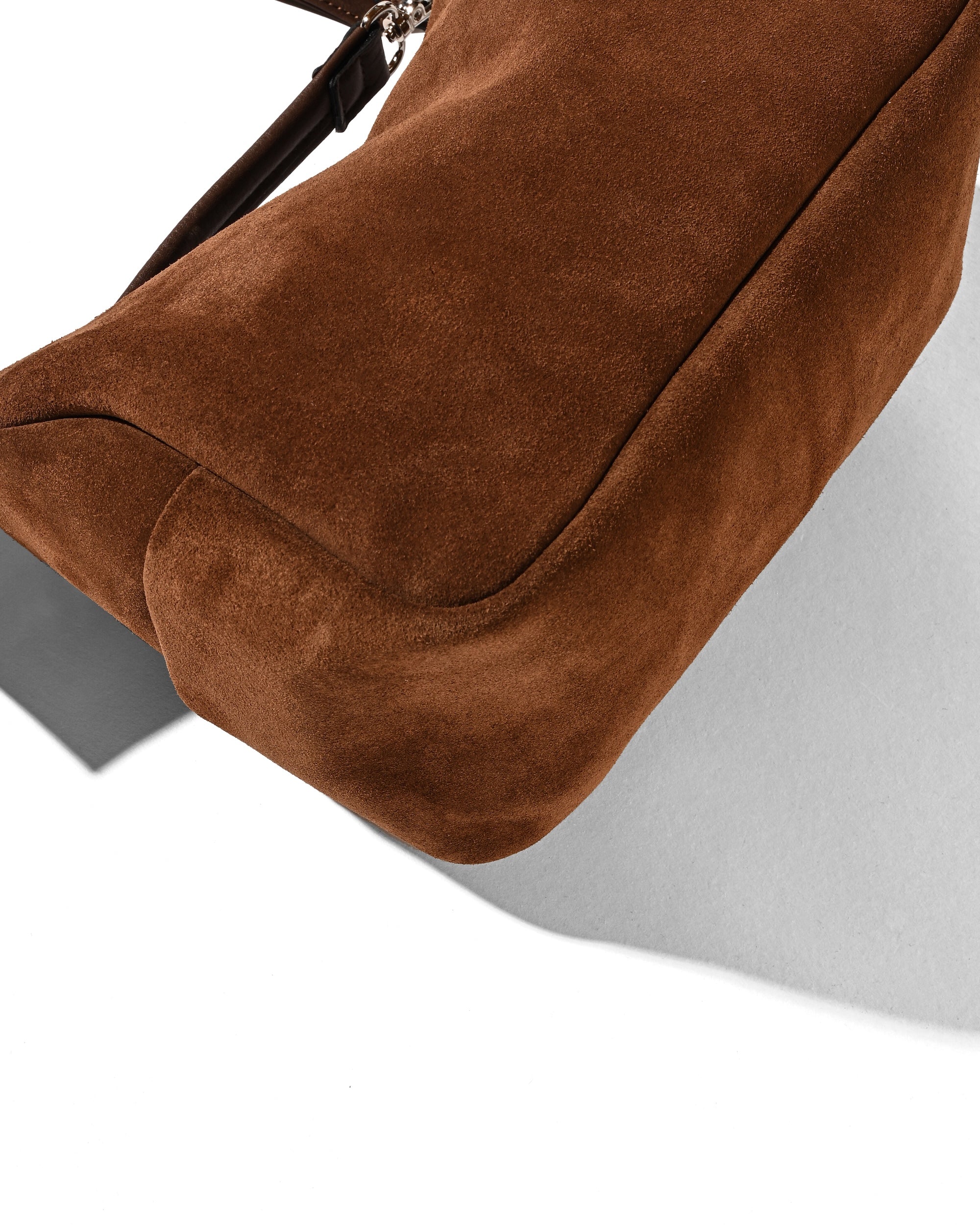 SUEDE DAYOFF BAG MINI (BROWN)