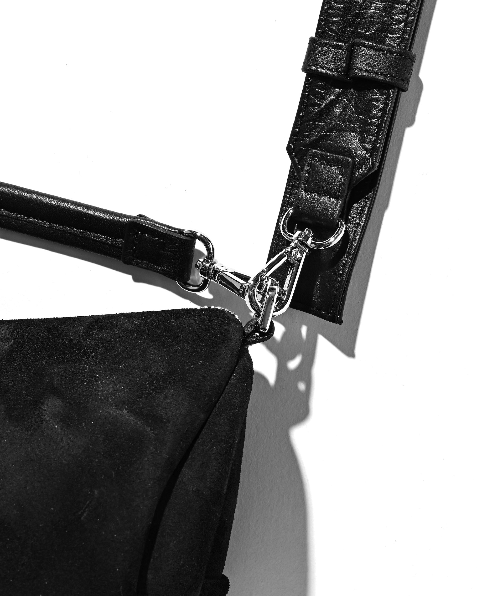 5.27 WED 20:00- IN STOCK】SUEDE DAYOFF BAG MINI (BLACK)