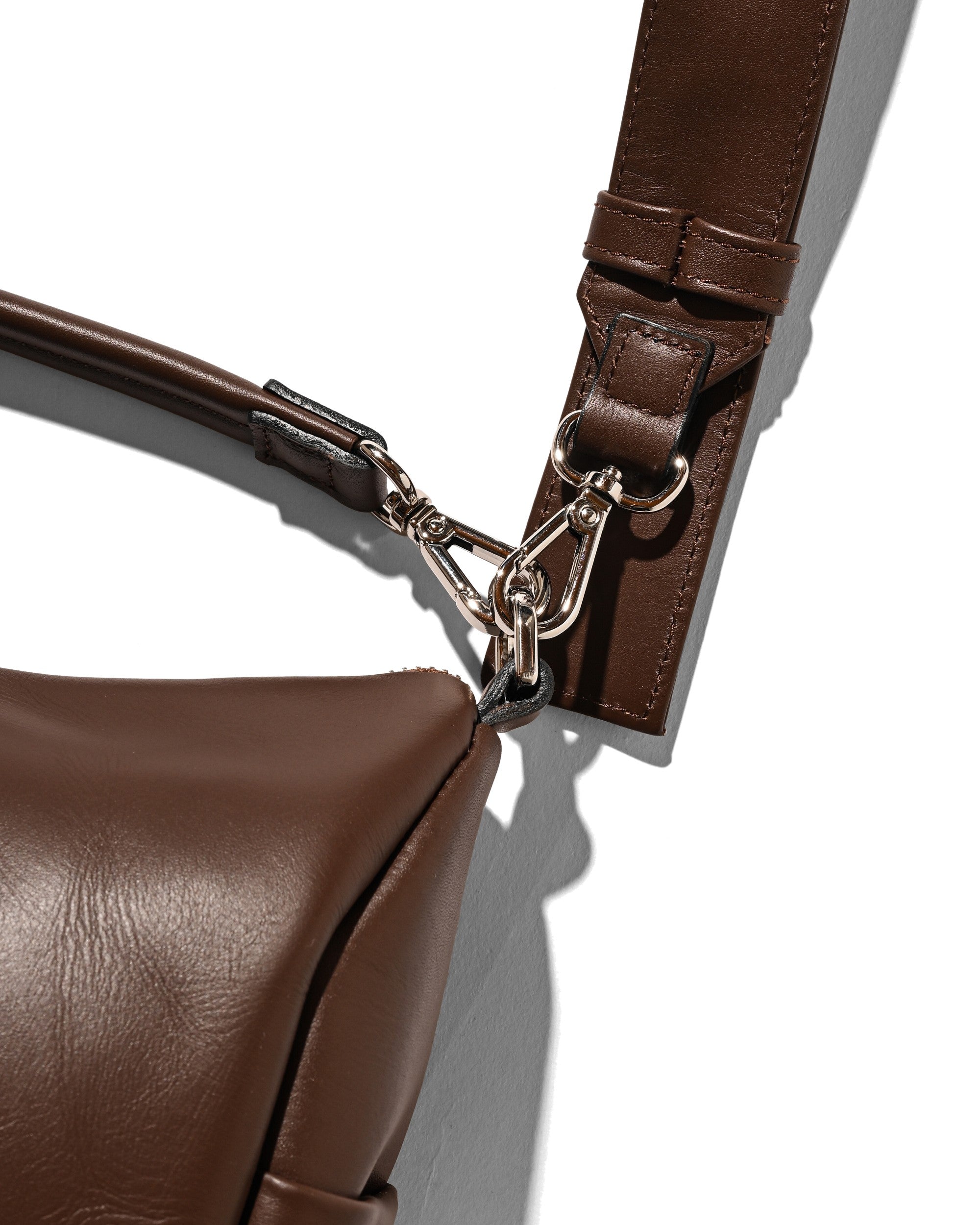 7.29 WED 20:00- IN STOCK】LEATHER DAYOFF BAG MINI (BROWN)