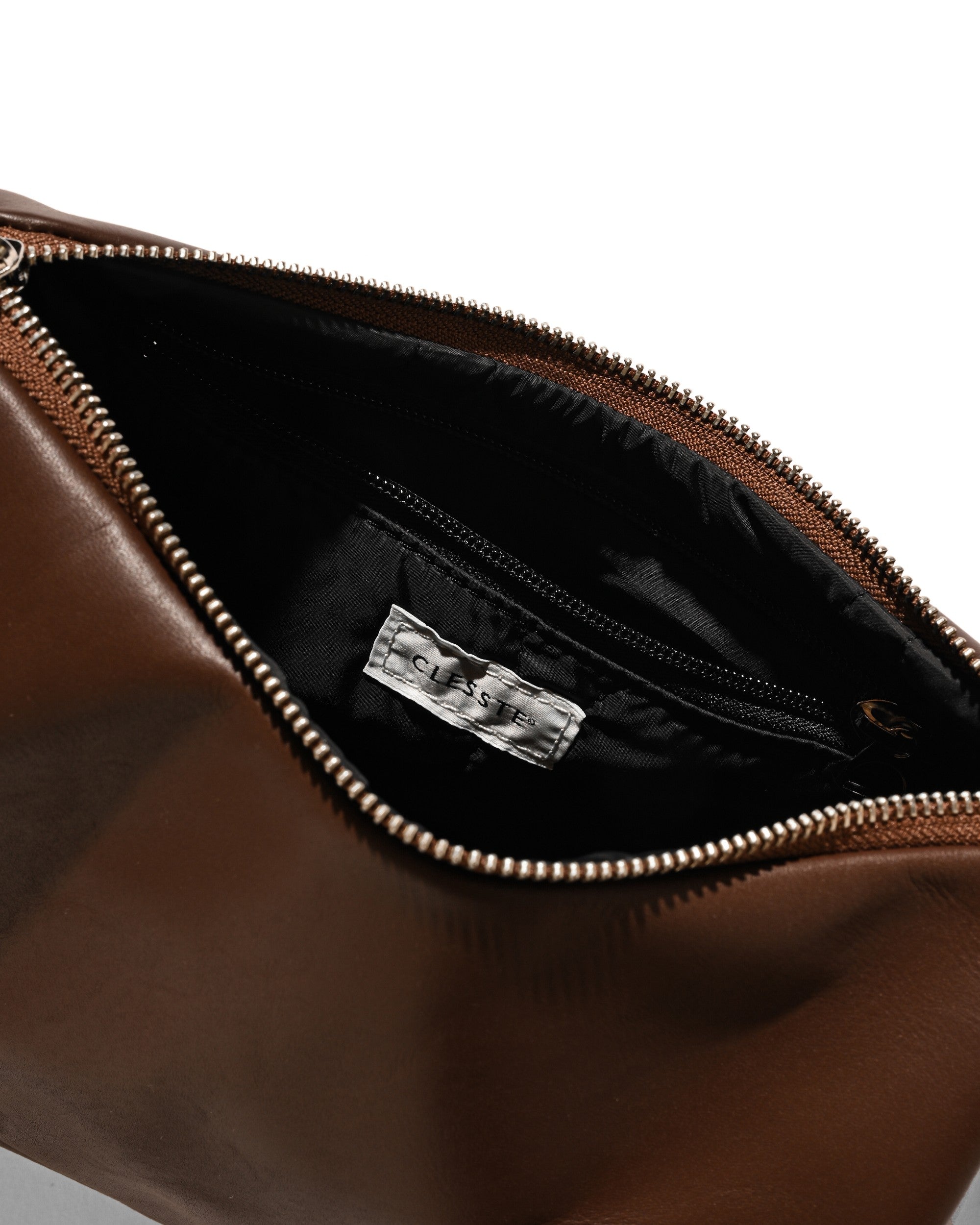 【7.29 WED 20:00- IN STOCK】LEATHER DAYOFF BAG MINI (BROWN)