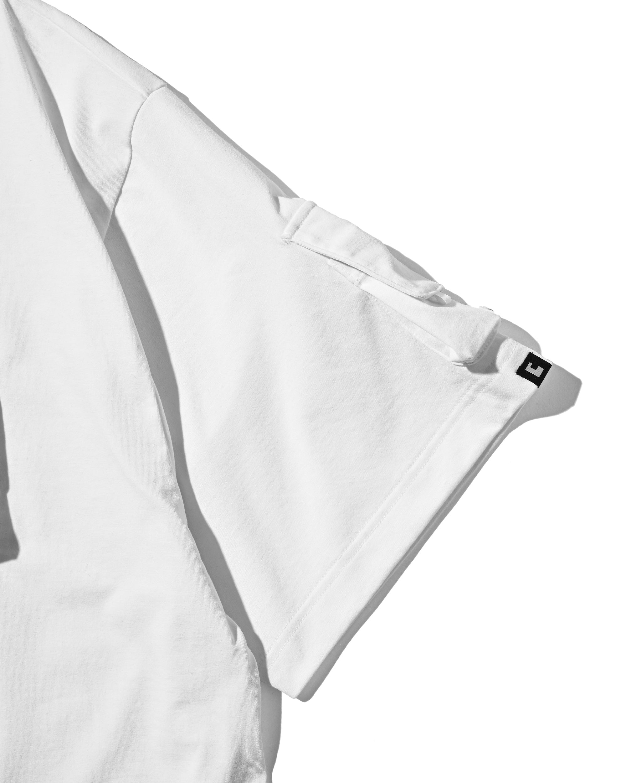 【7.1 WED 20:00- IN STOCK】MULTI POCKET S/S T-SHIRT (WHITE)