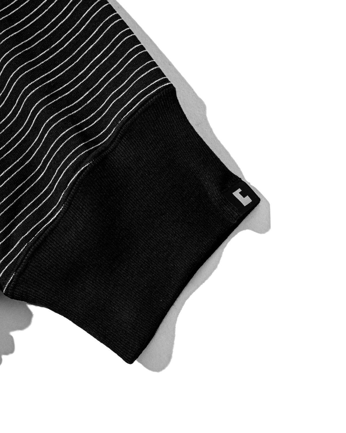 【10.14 WED 20:00- IN STOCK】MICRO STRIPE HENLEY NECK L/S T-SHIRT WITH DRAWSTRINGS (BLACK)