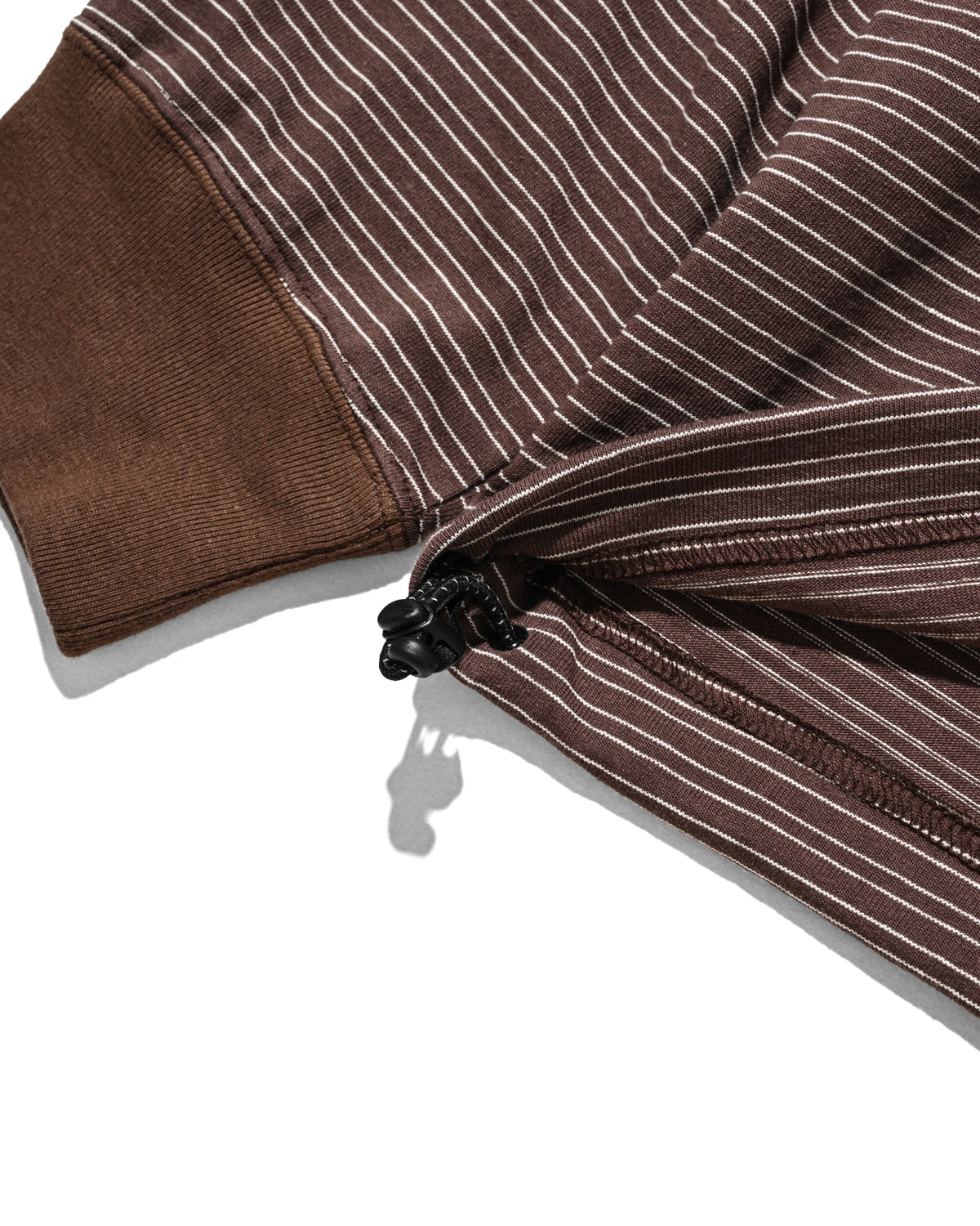 【10.14 WED 20:00- IN STOCK】 MICRO STRIPE HENLEY NECK L/S T-SHIRT WITH DRAWSTRINGS (BROWN)