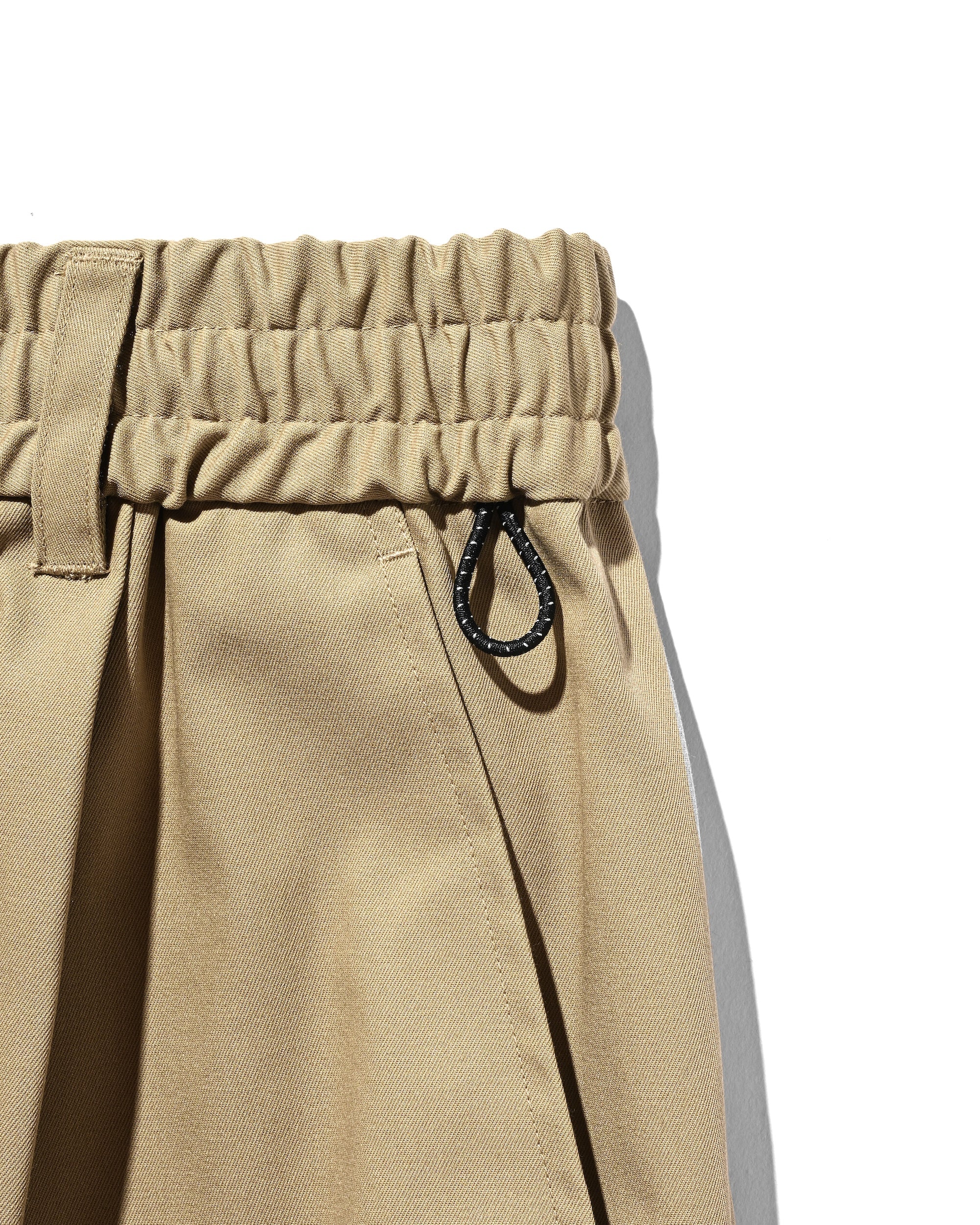 【8.23 SAT 20:00- IN STOCK】FUTURE MASSIVE TWISTED HALF PANTS (BEIGE)