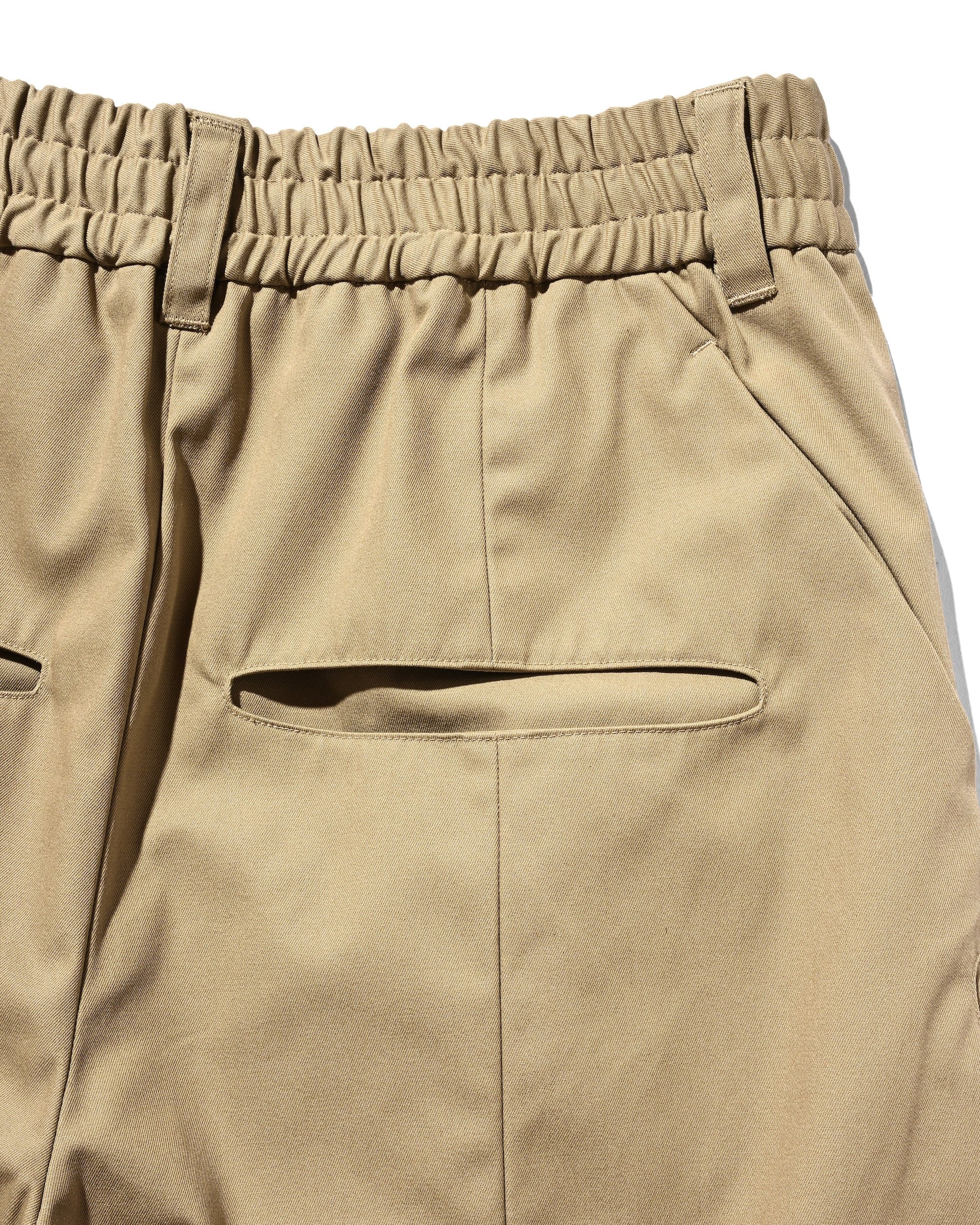【8.23 SAT 20:00- IN STOCK】FUTURE MASSIVE TWISTED HALF PANTS (BEIGE)