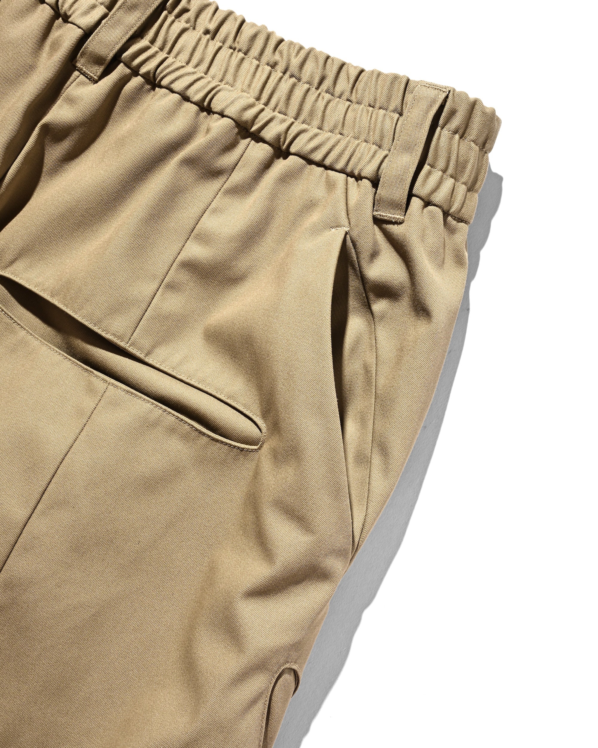 【8.23 SAT 20:00- IN STOCK】FUTURE MASSIVE TWISTED HALF PANTS (BEIGE)