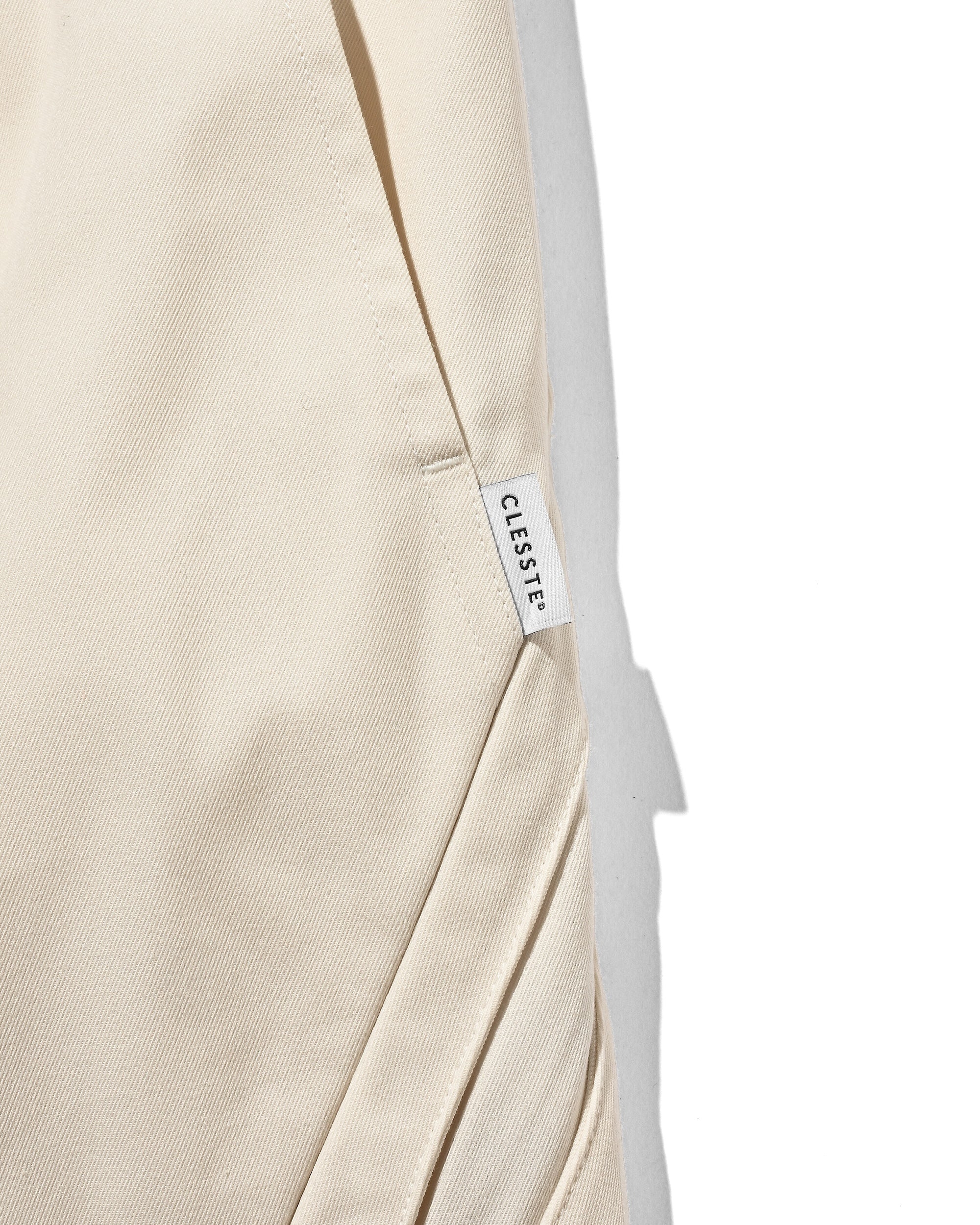 【8.23 SAT 20:00- IN STOCK】FUTURE MASSIVE TWISTED HALF PANTS (IVORY)