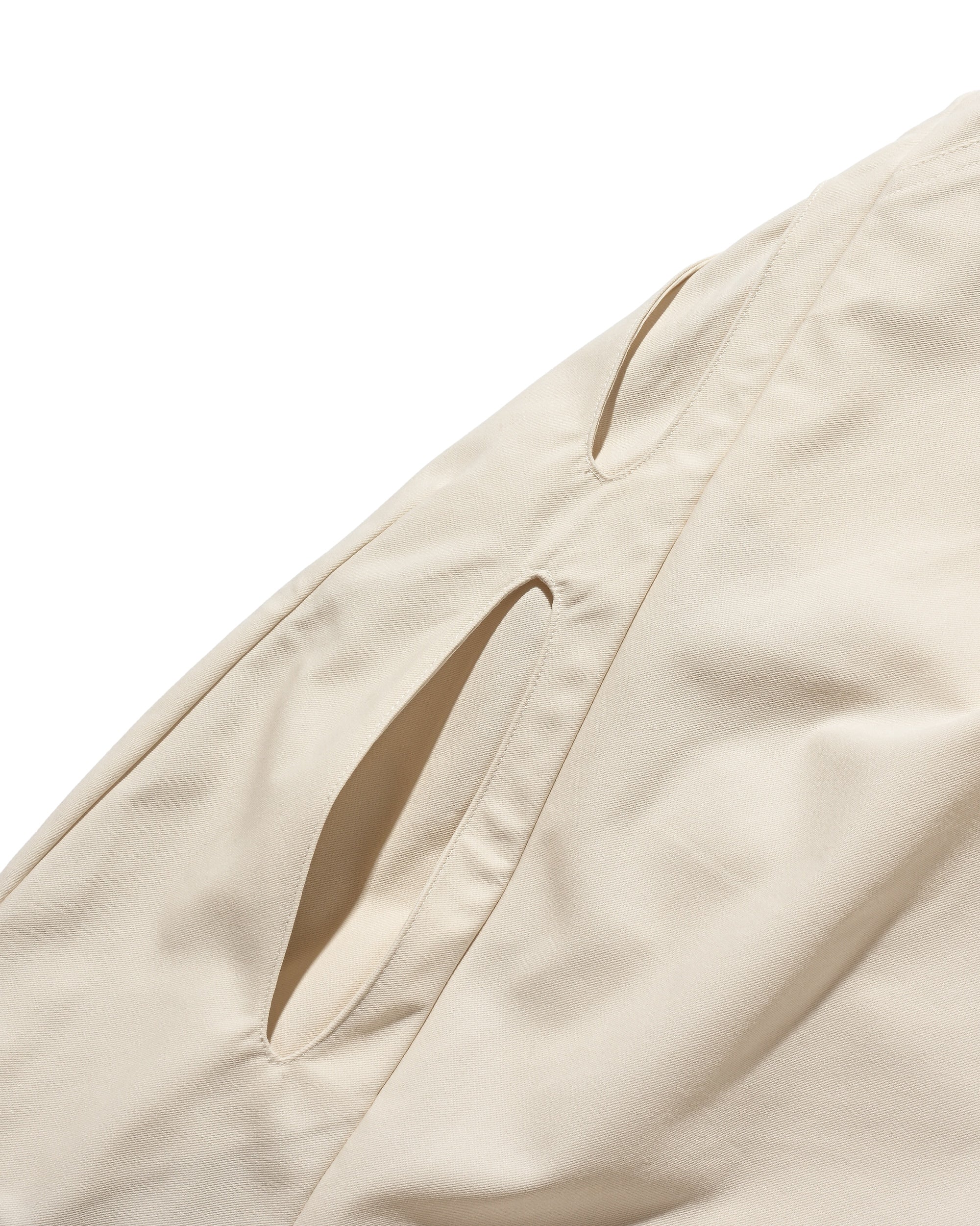 【8.23 SAT 20:00- IN STOCK】FUTURE MASSIVE TWISTED HALF PANTS (IVORY)