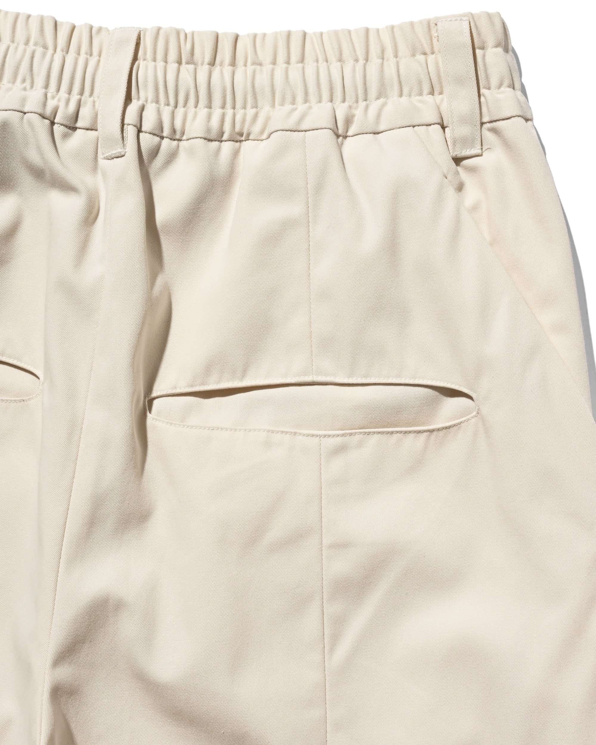 【8.23 SAT 20:00- IN STOCK】FUTURE MASSIVE TWISTED HALF PANTS (IVORY)
