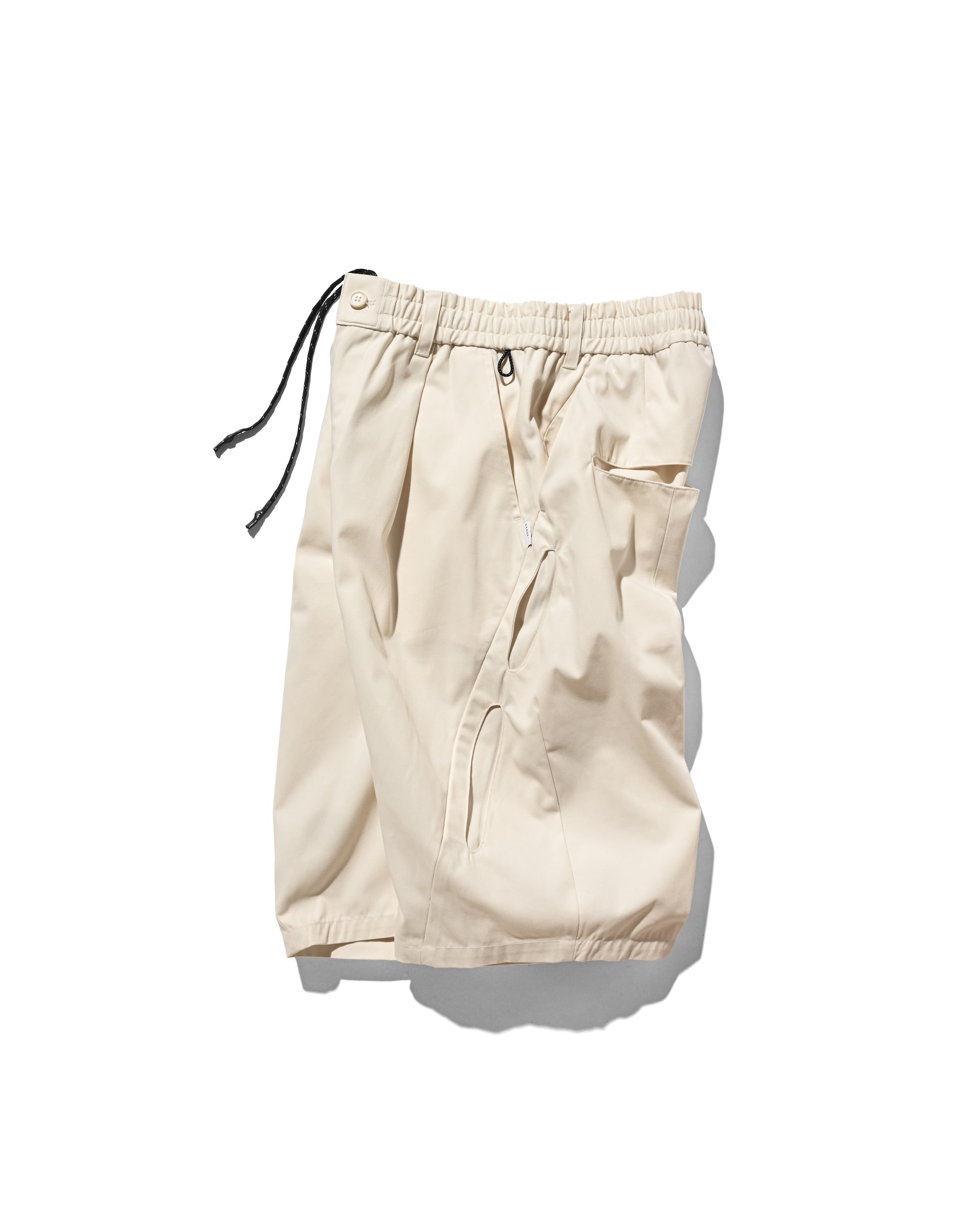 【8.23 SAT 20:00- IN STOCK】FUTURE MASSIVE TWISTED HALF PANTS (IVORY)