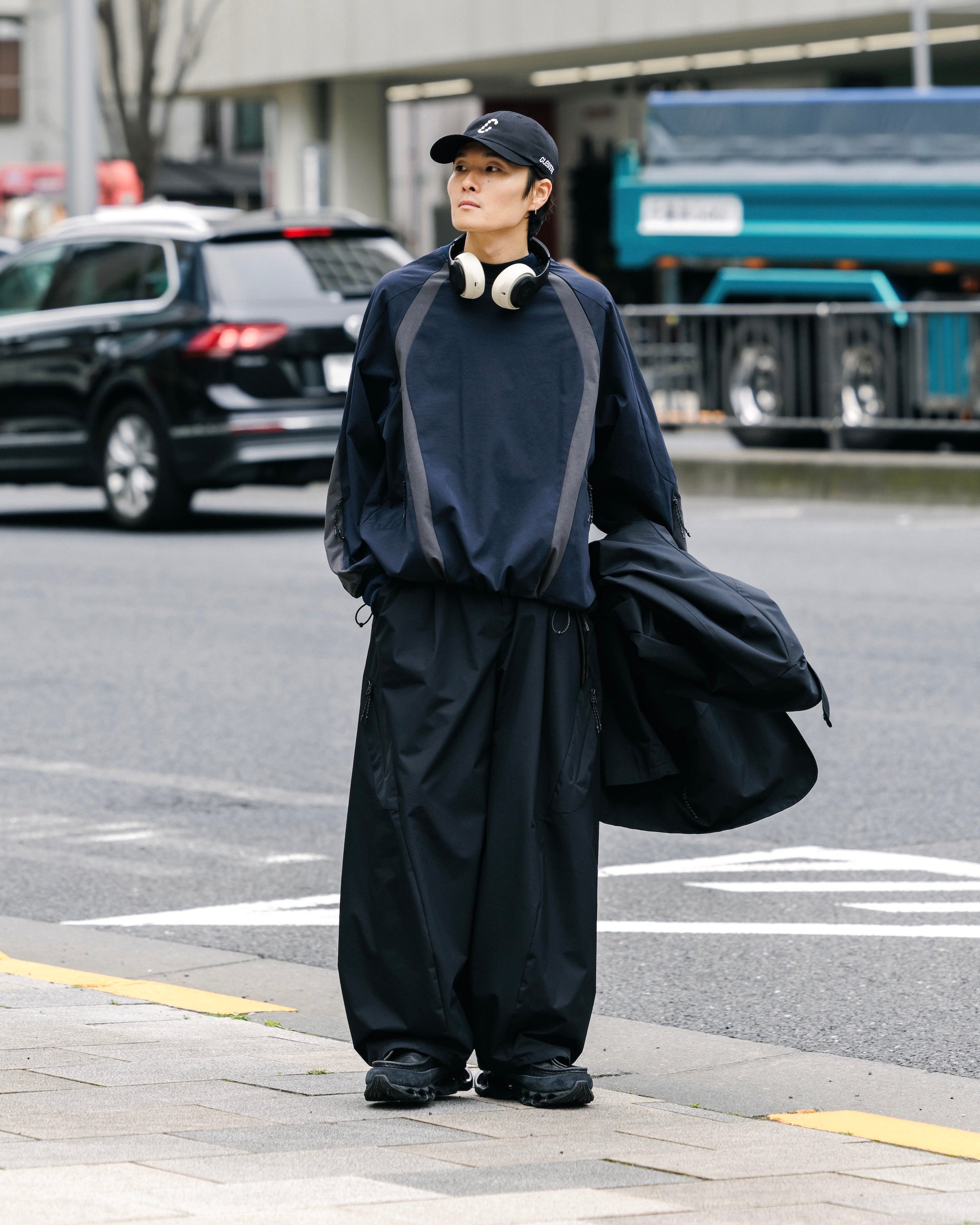 【5.3 SAT 20:00- IN STOCK】ACTIVE CITY PULLOVER (NAVY×CHARCOAL)