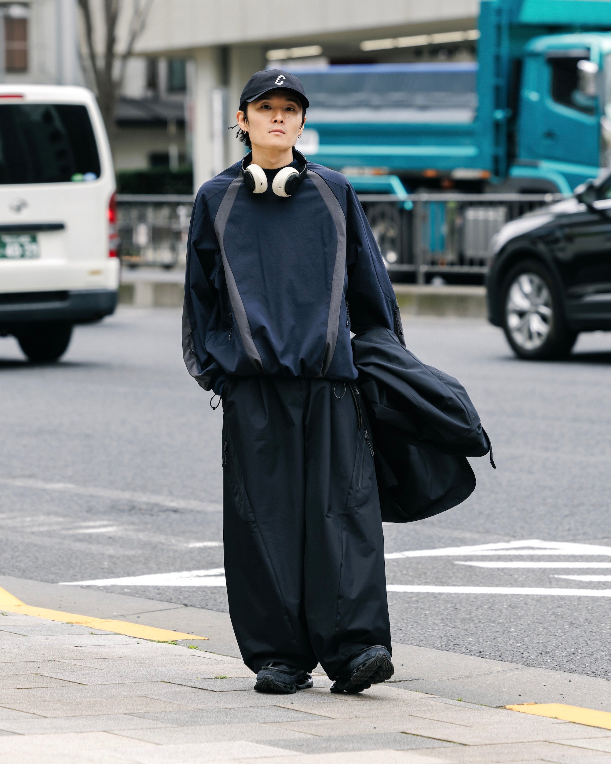 【5.3 SAT 20:00- IN STOCK】ACTIVE CITY PULLOVER (NAVY×CHARCOAL)