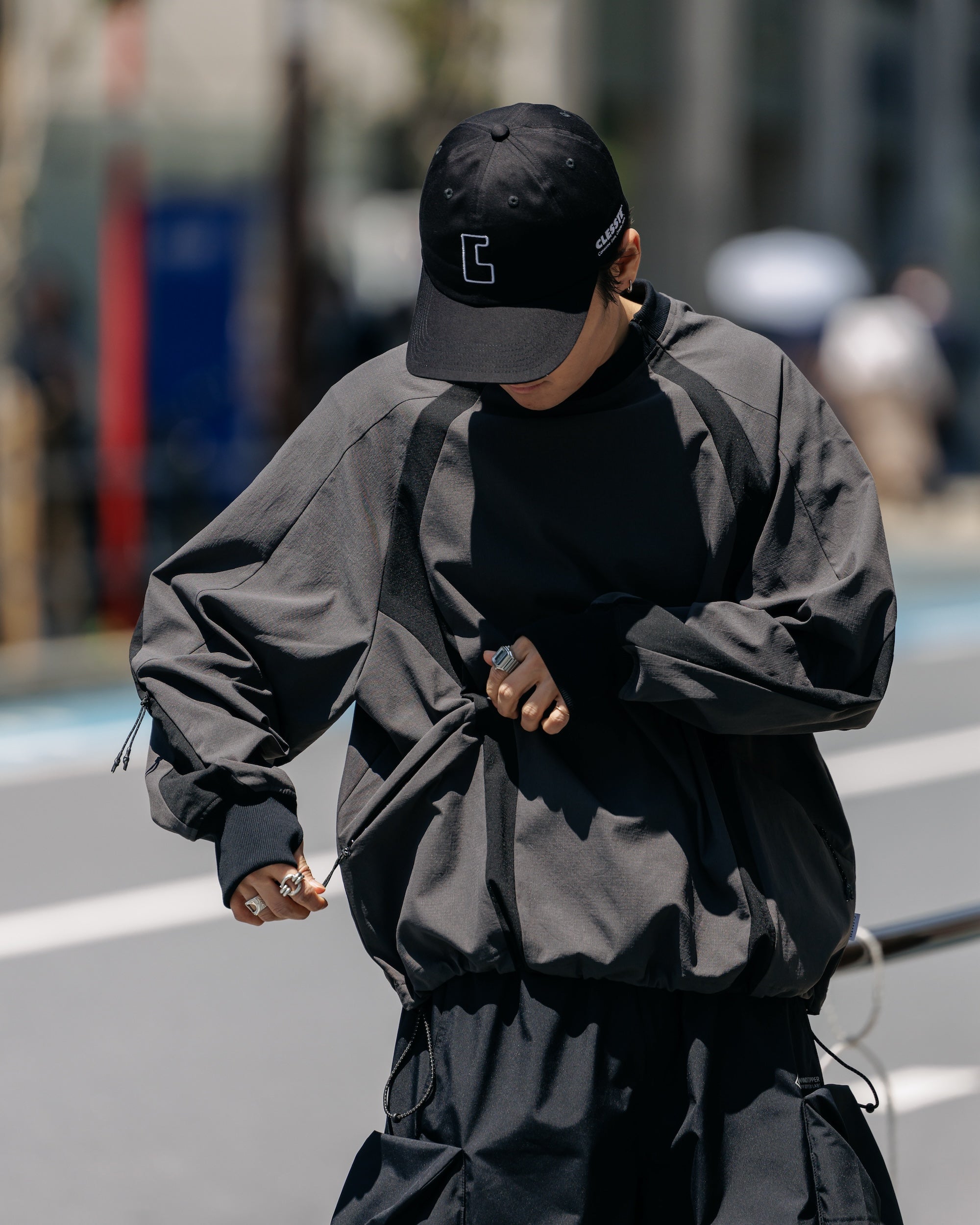 【5.3 SAT 20:00- IN STOCK】ACTIVE CITY PULLOVER (CHARCOAL×BLACK)