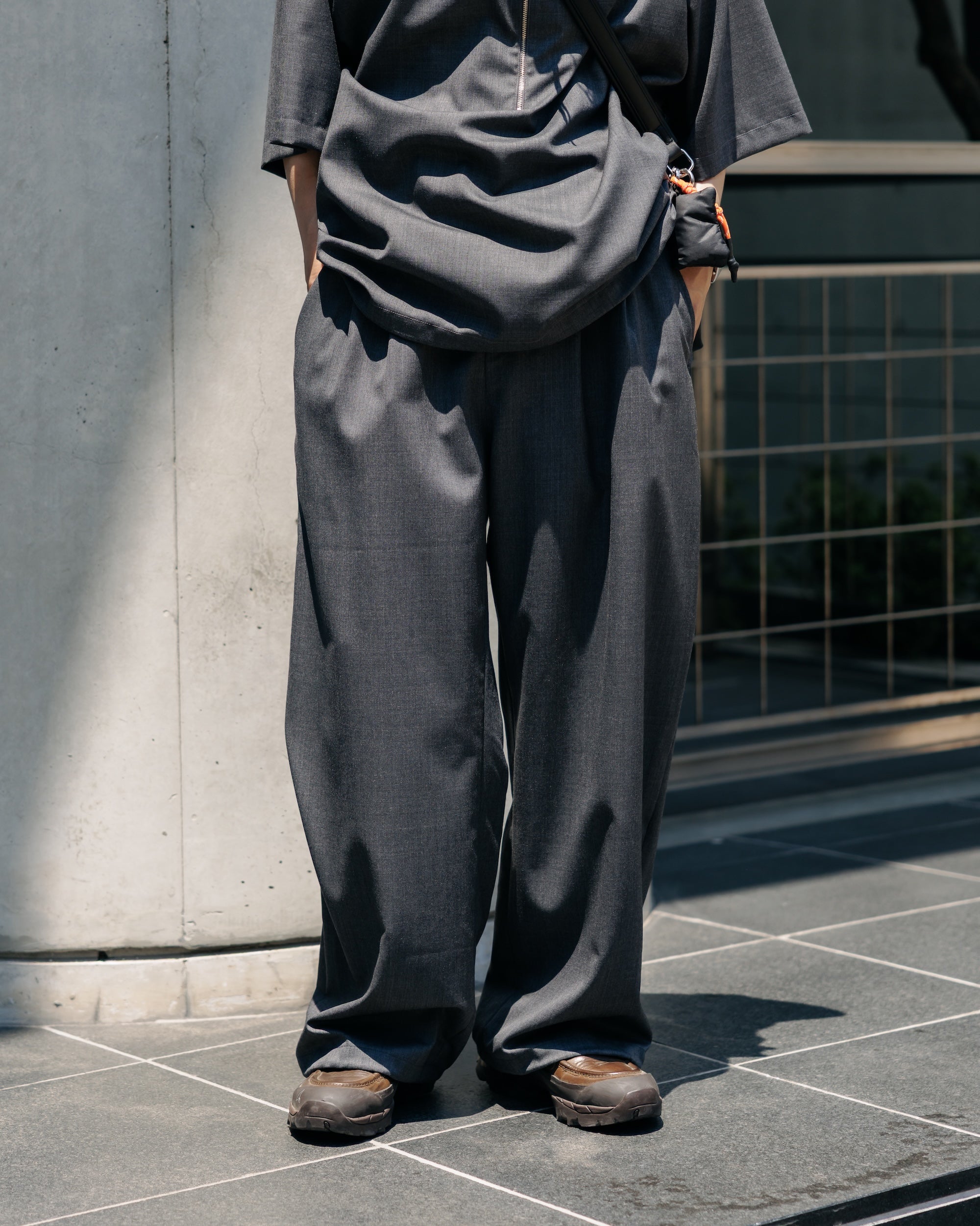 WOOL GABARDINE CITY UNIFORM WIDE STRAIGHT PANTS (GRAY)