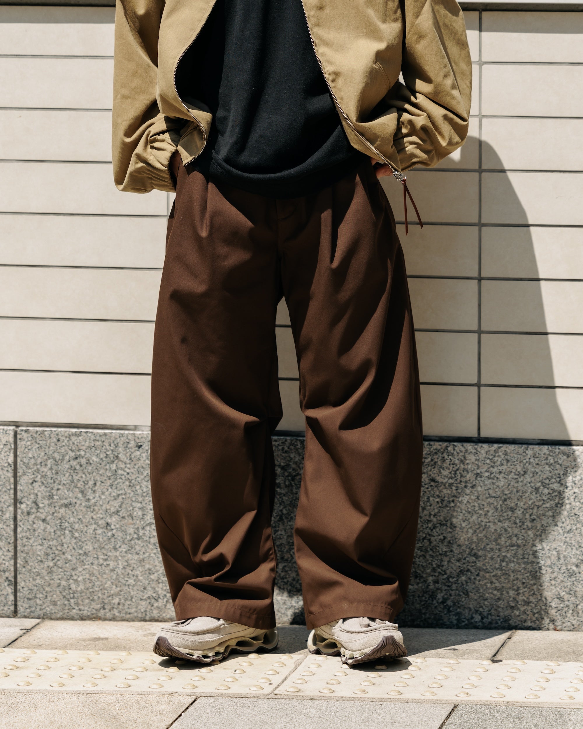 【9.10 WED 20:00- IN STOCK】BARREL LEG EASY PANTS (BROWN)