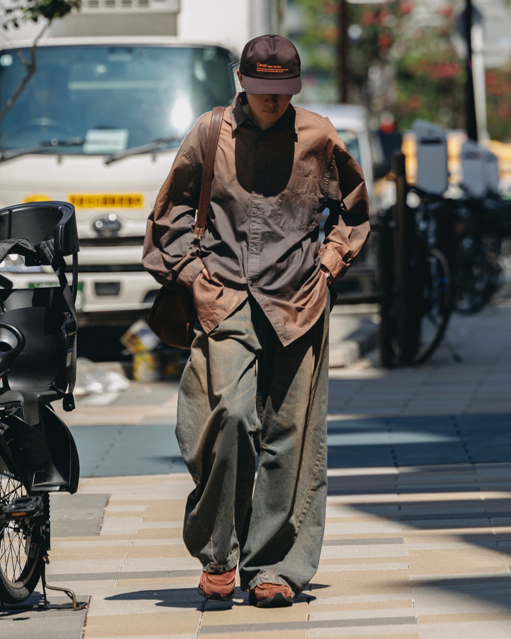【10.1 WED 20:00- IN STOCK】VINTAGE DYED SELVEDGE DENIM BARREL LEG PANTS (VINTAGE BROWN)