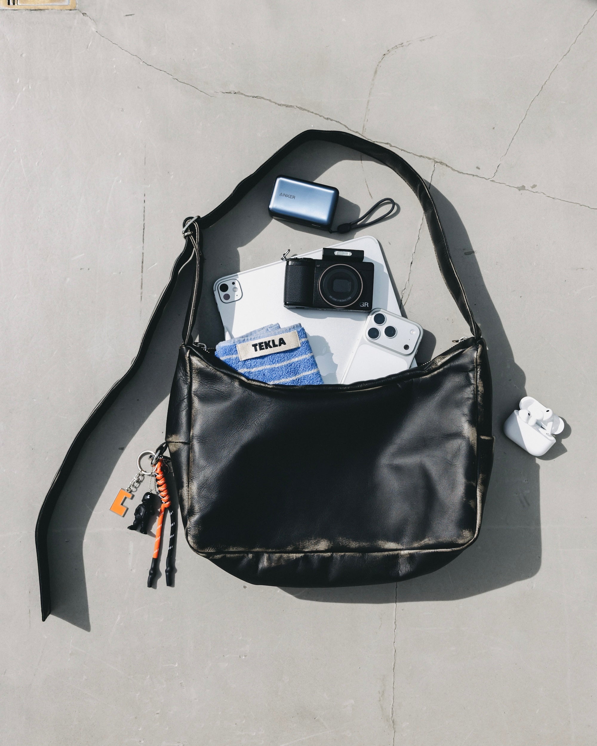 【10.4 SAT 20:00- IN STOCK】VINTAGE LEATHER HOLIDAY BAG (BLACK)