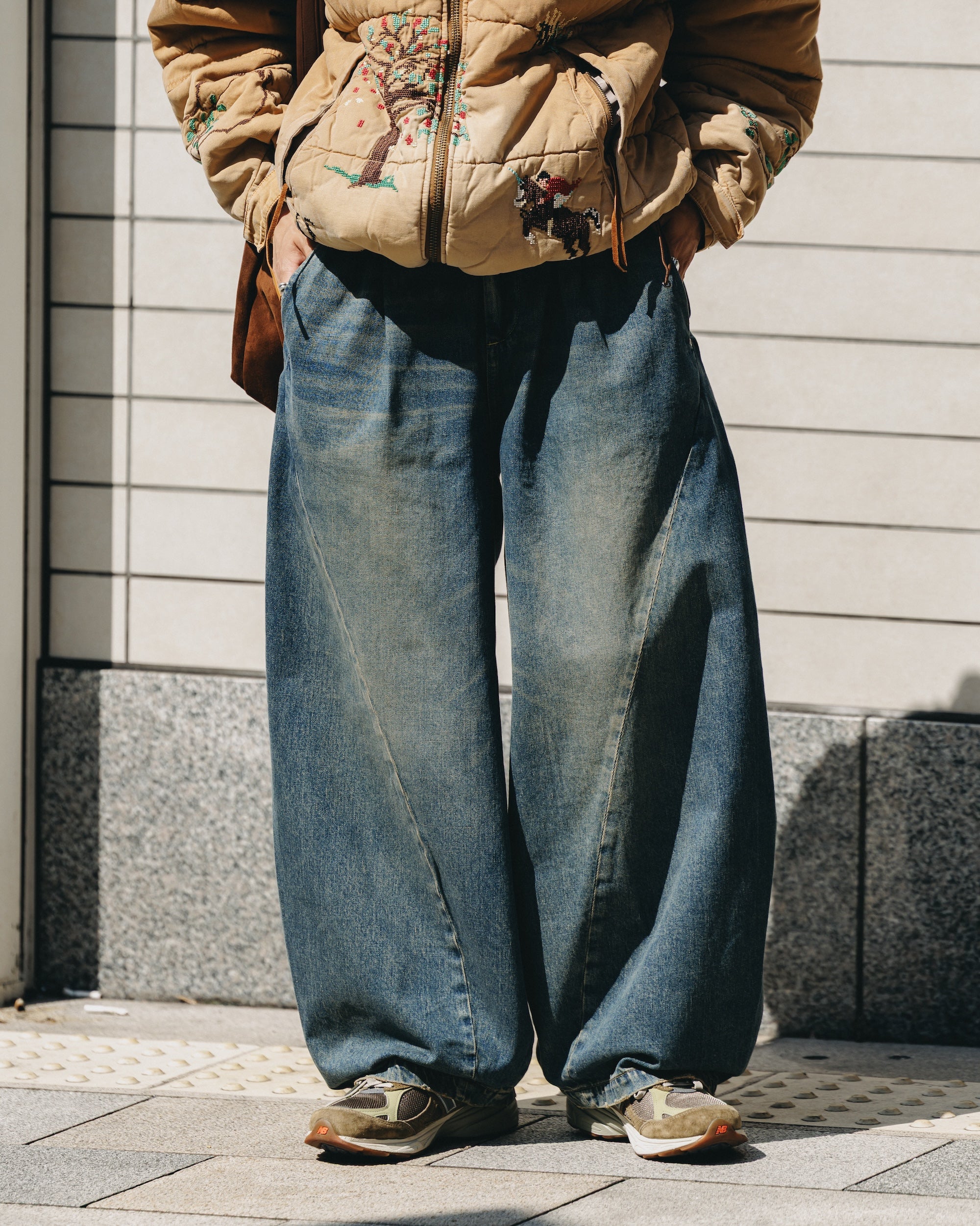【10.22 WED 20:00- IN STOCK】VINTAGE DYED SELVEDGE DENIM MASSIVE TWISTED PANTS (VINTAGE BROWN)