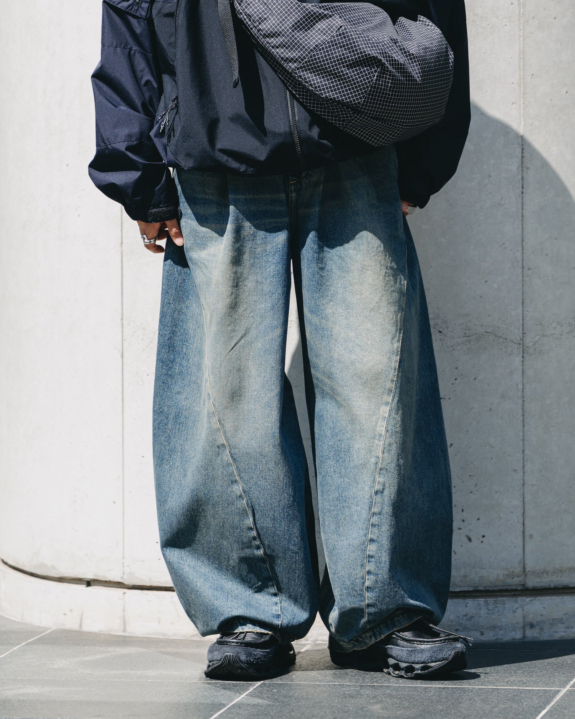【10.22 WED 20:00- IN STOCK】VINTAGE DYED SELVEDGE DENIM MASSIVE TWISTED PANTS (VINTAGE INDIGO)