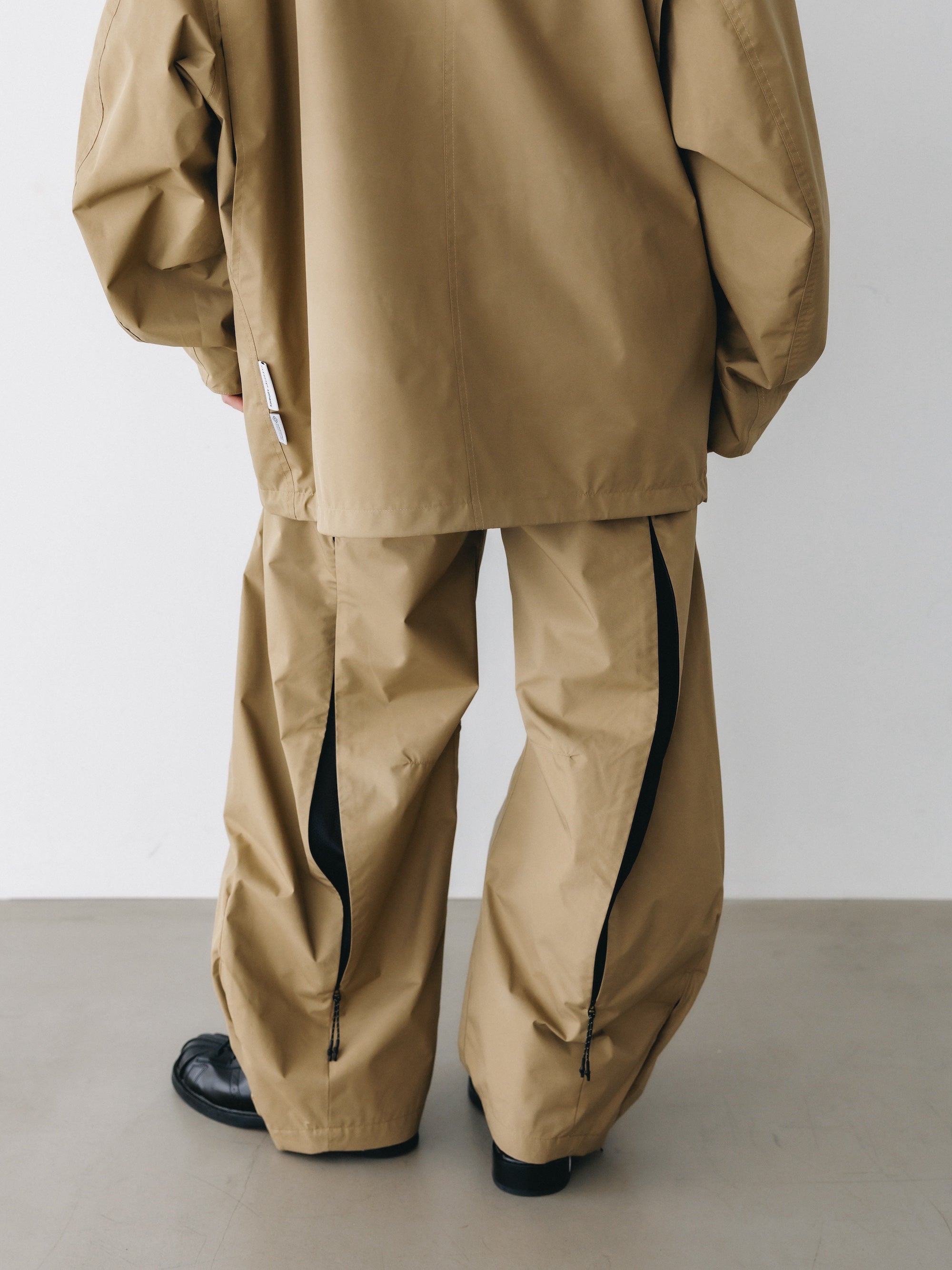 【6.20 SAT 20:00- IN STOCK】 +phenix WINDSTOPPER® by GORE-TEX LABS CITY BARREL LEG PANTS (CAMEL BEIGE)