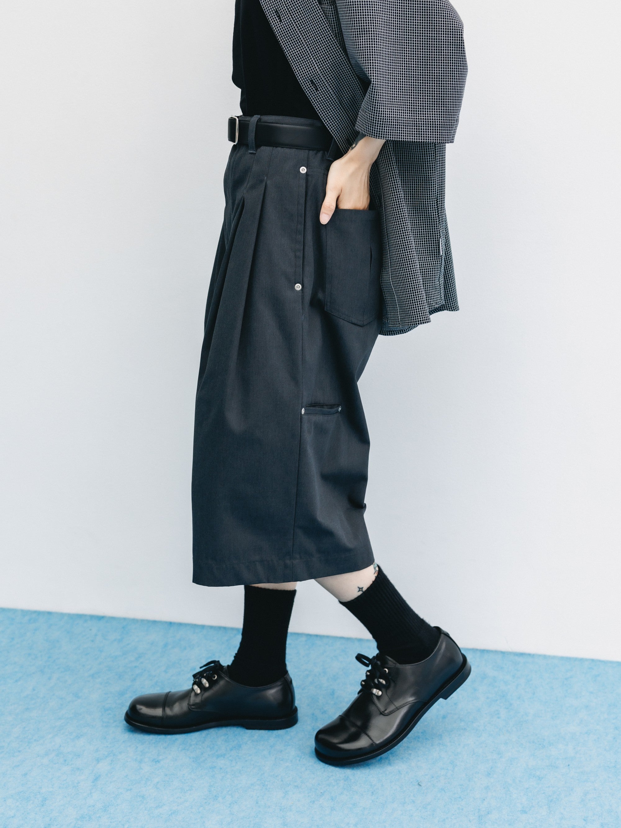 T/C GABARDINE CITY BAGGY HALF PANTS (CHARCOAL)