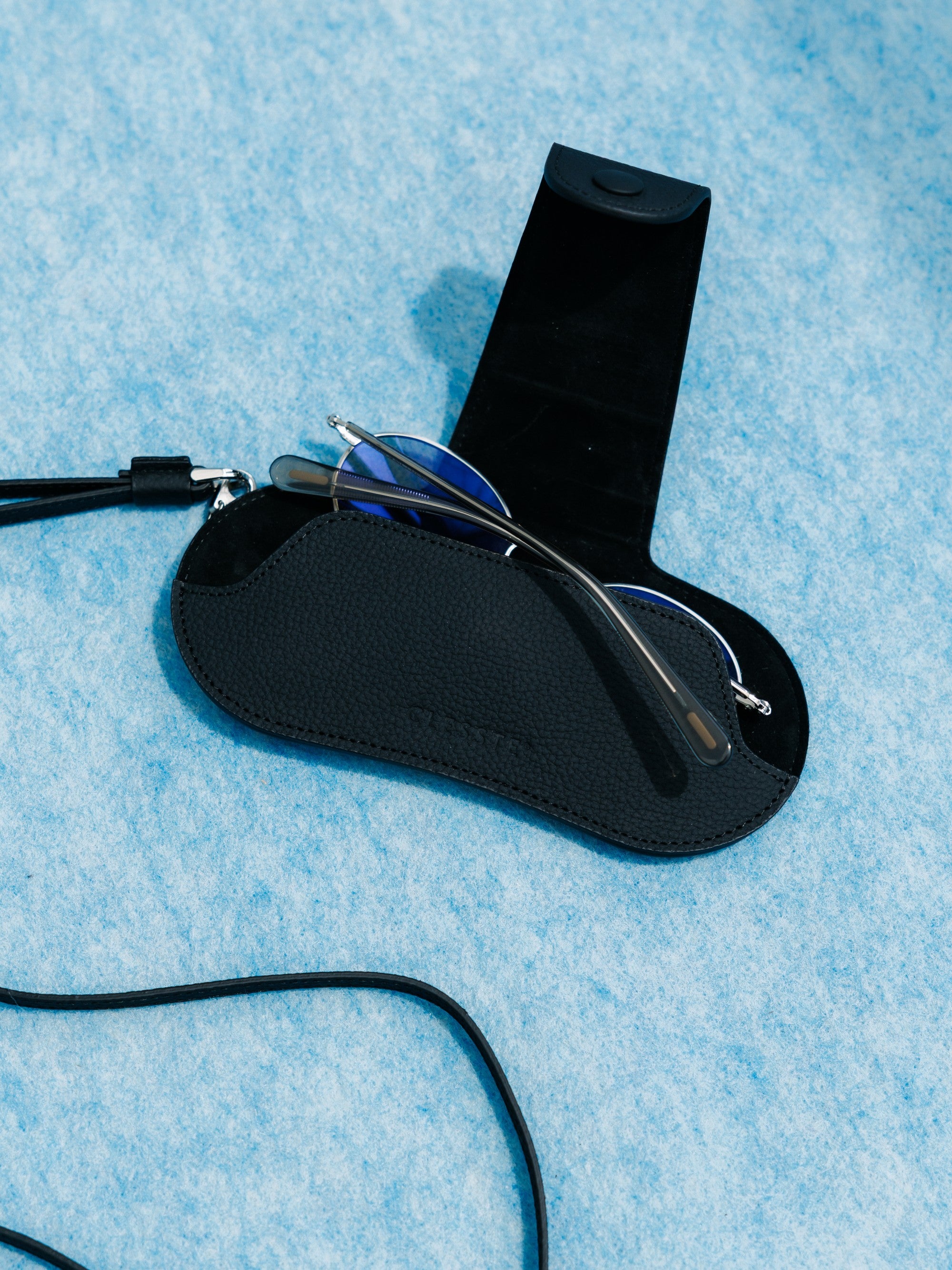 【6.20 SAT 20:00- IN STOCK】 LEATHER GLASSES HOLDER