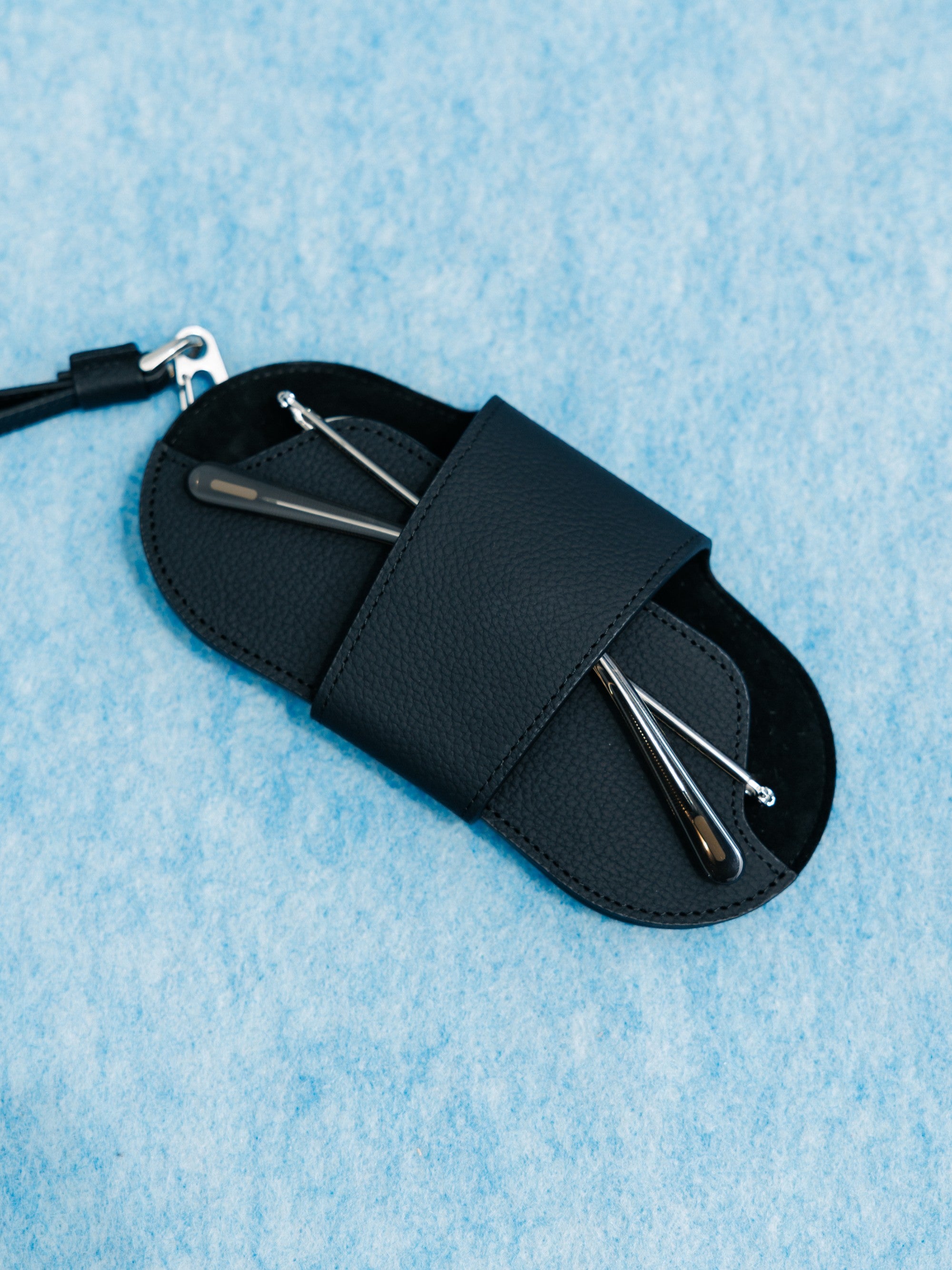 【6.20 SAT 20:00- IN STOCK】 LEATHER GLASSES HOLDER