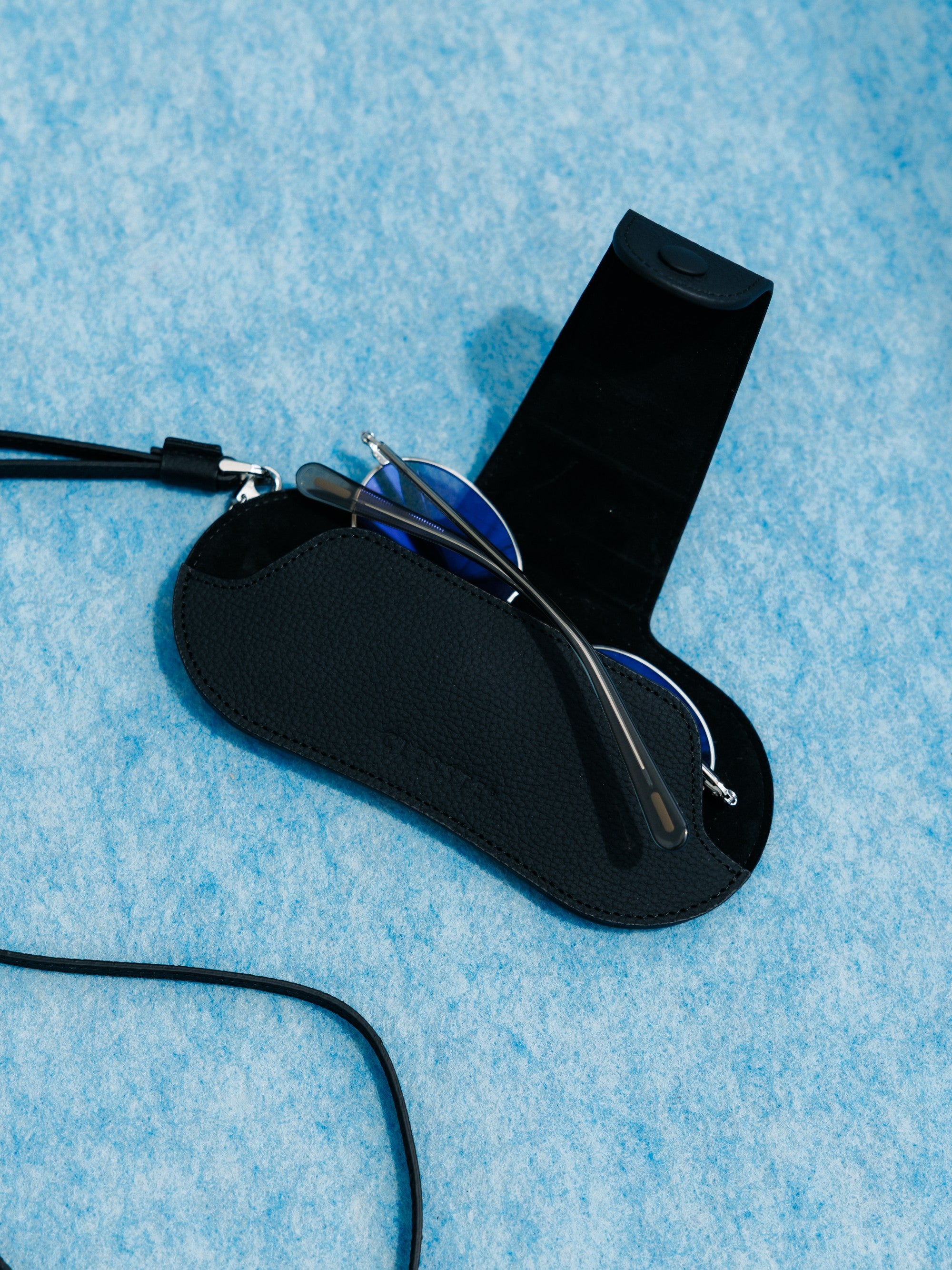 【6.20 SAT 20:00- IN STOCK】 LEATHER GLASSES HOLDER