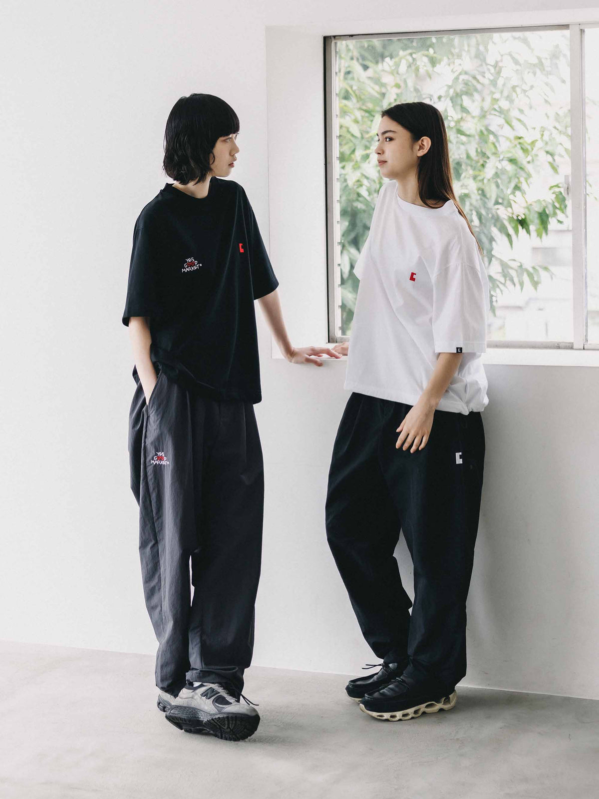 【10.4 SUN 20:00- IN STOCK】【LIMITED】 “YES G♡♡D MARKET" S/S T-SHIRT WITH DRAWSTRINGS (BLACK)