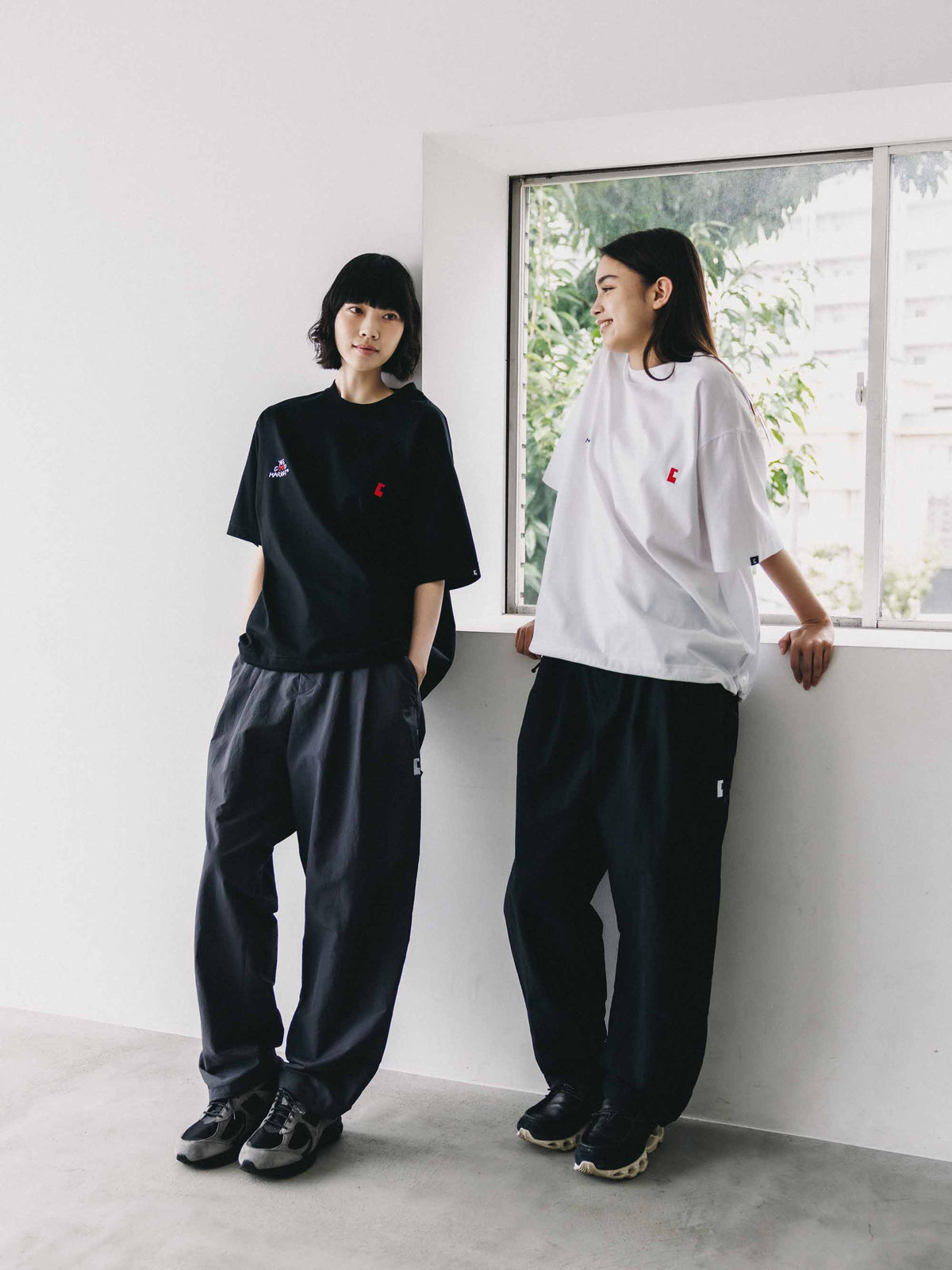 【10.4 SUN 20:00- IN STOCK】【LIMITED】 “YES G♡♡D MARKET" S/S T-SHIRT WITH DRAWSTRINGS (WHITE)