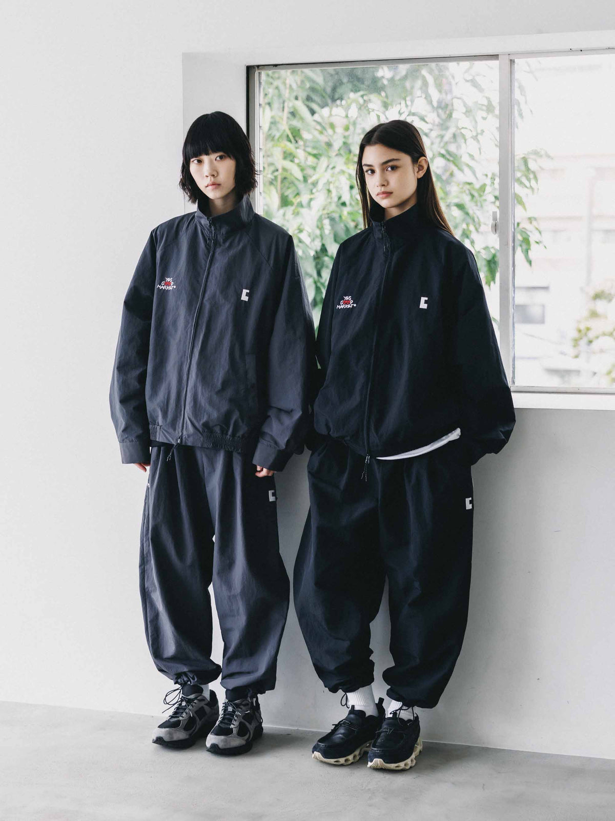 【10.4 SUN 20:00- IN STOCK】【LIMITED】 “YES G♡♡D MARKET" ACTIVE CITY UNIFORM UTILITY JACKET (GRAY)